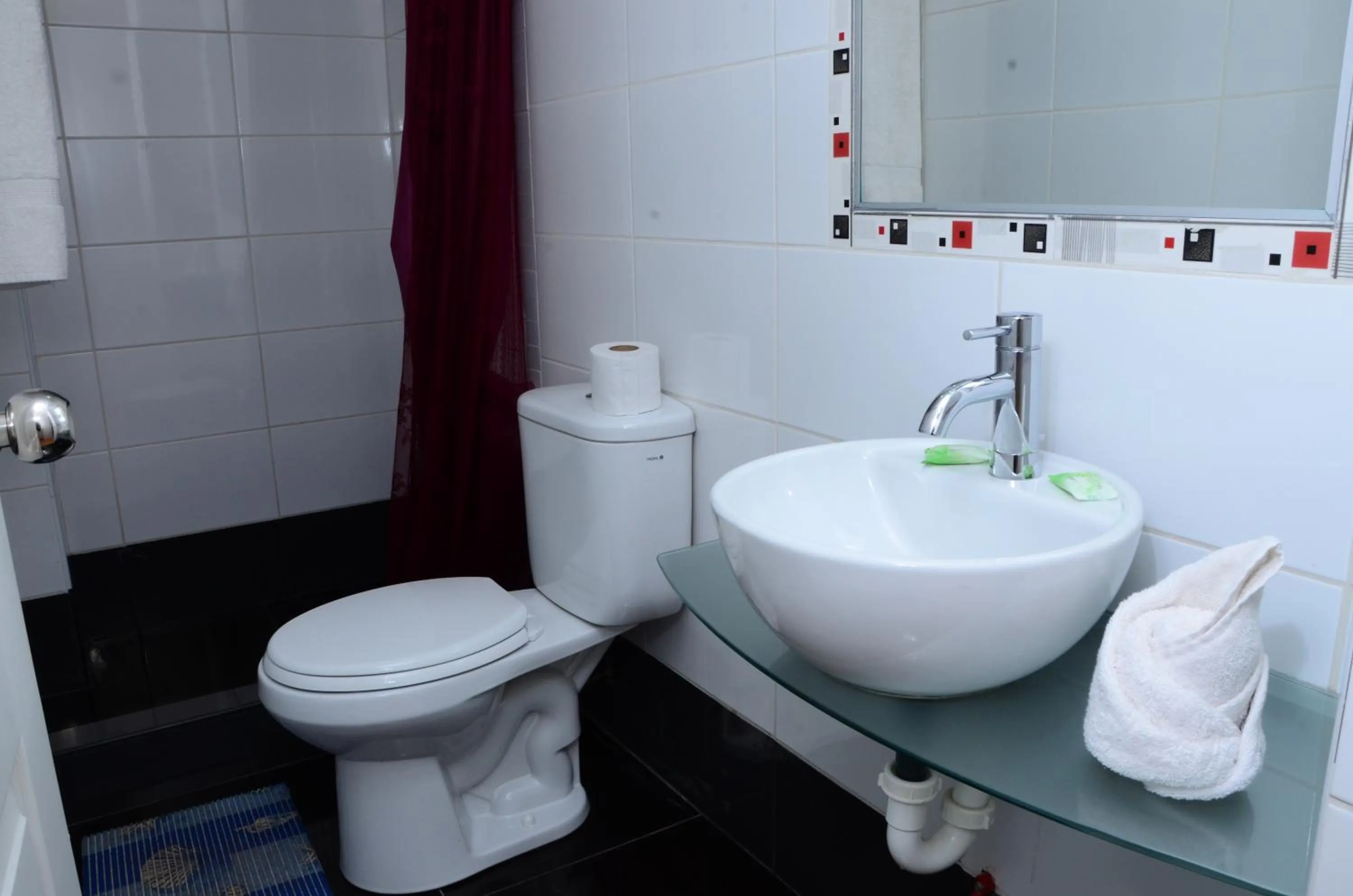 Bathroom in Golden Inca Hotel