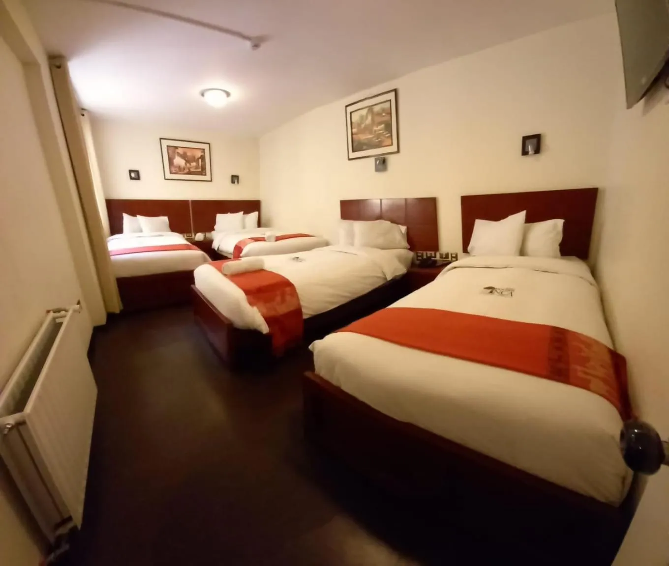Bedroom, Bed in Golden Inca Hotel