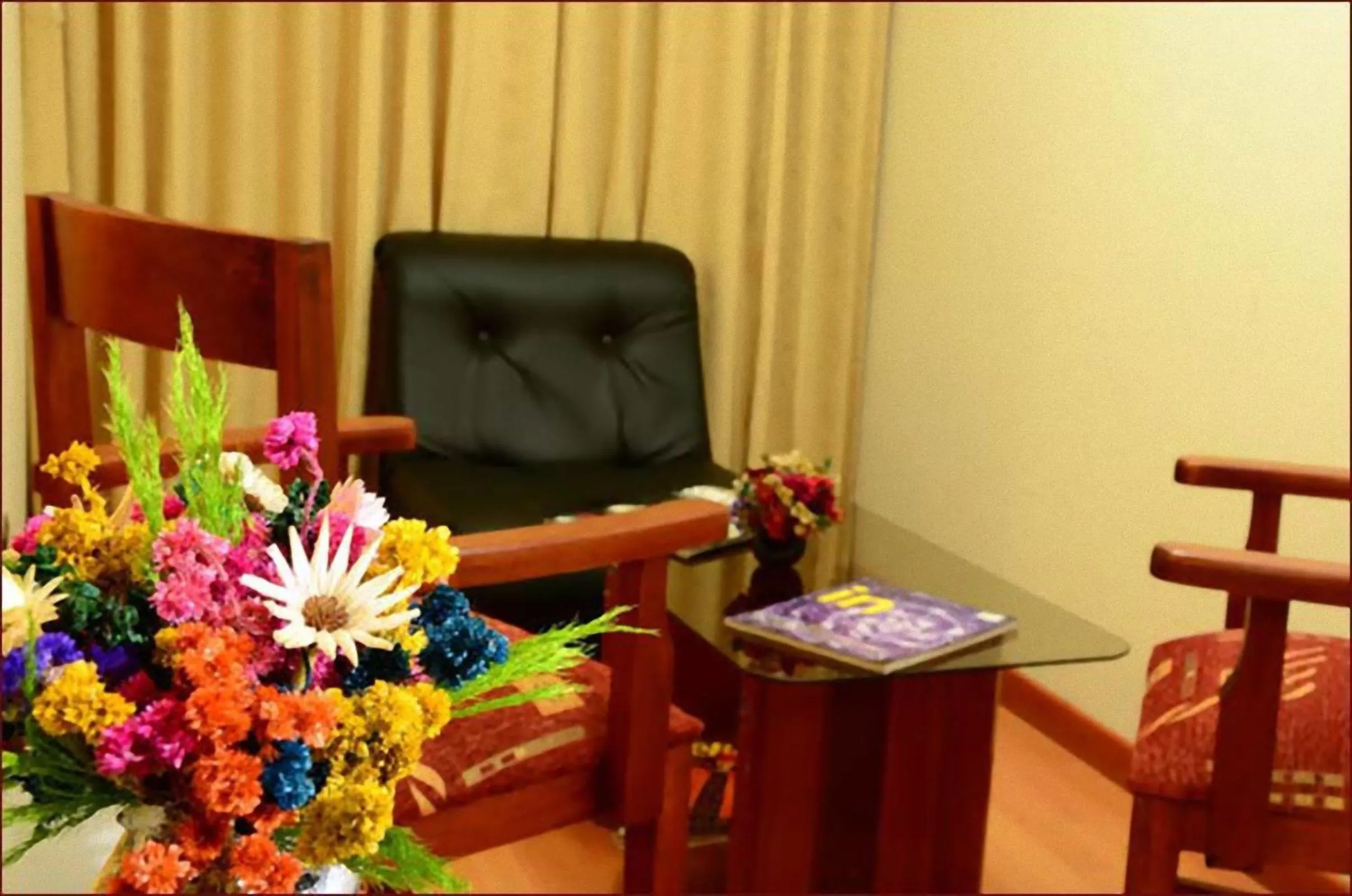 Seating area in Golden Inca Hotel
