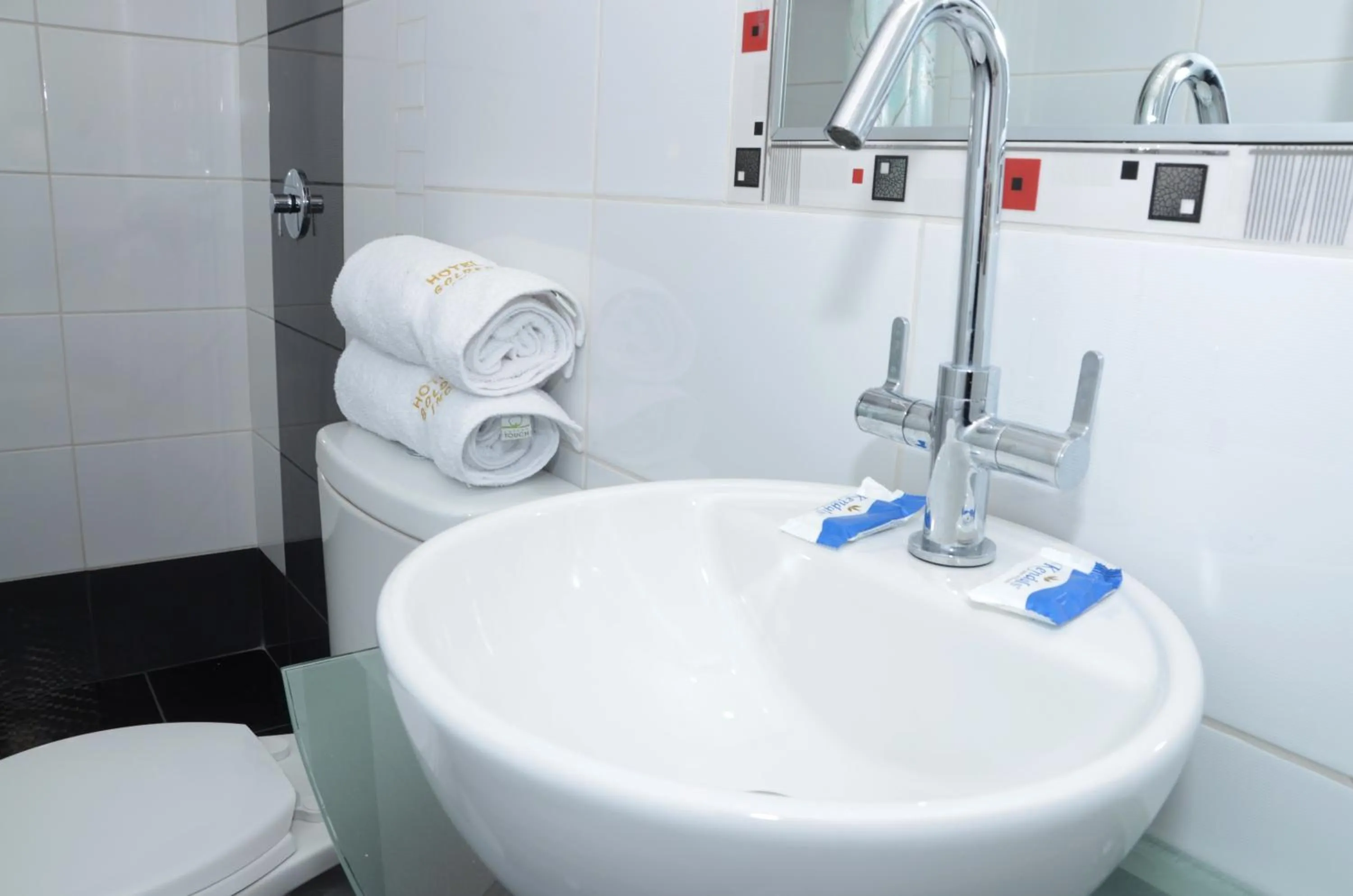 Bathroom in Golden Inca Hotel