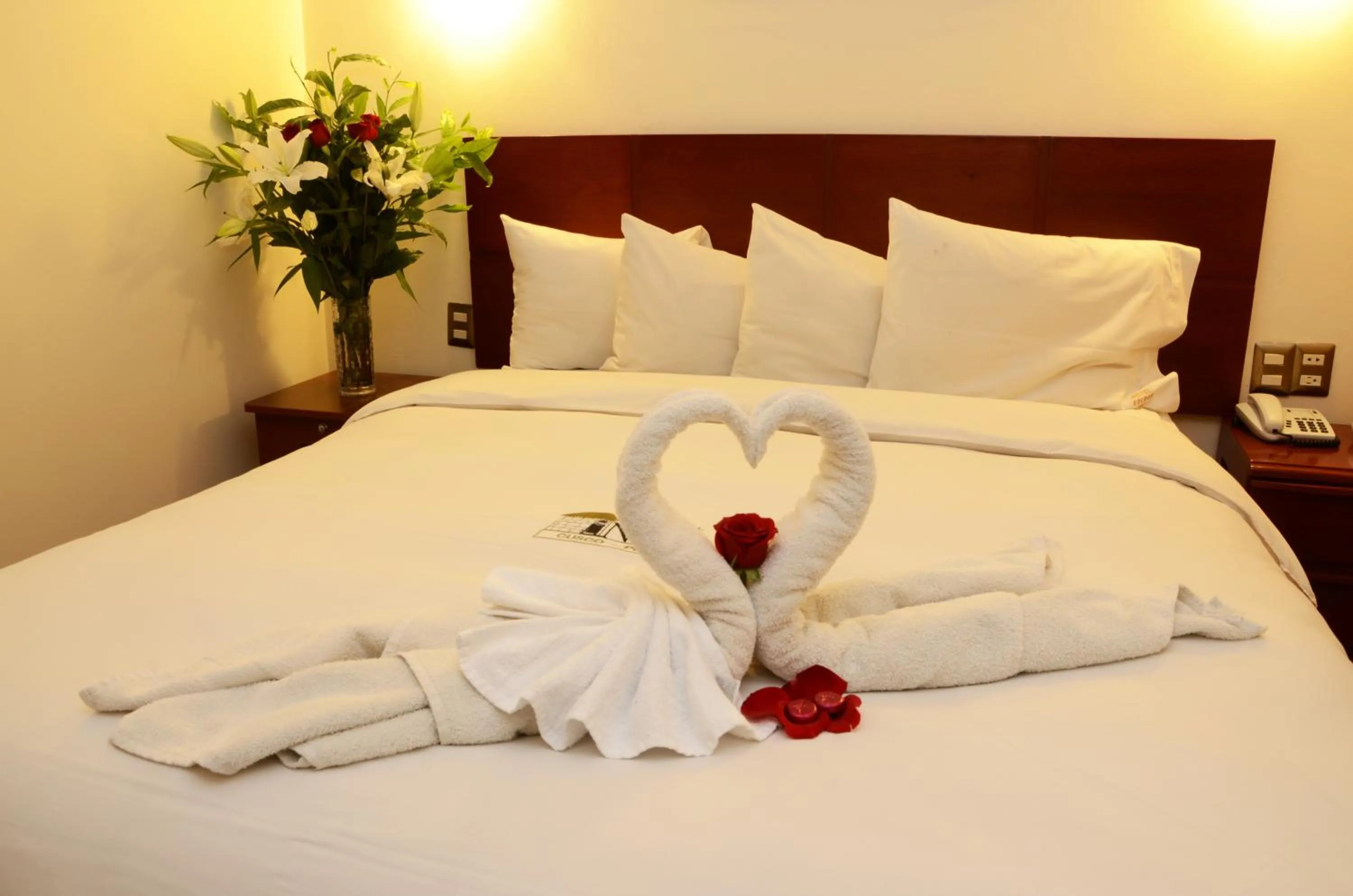 Bedroom, Bed in Golden Inca Hotel