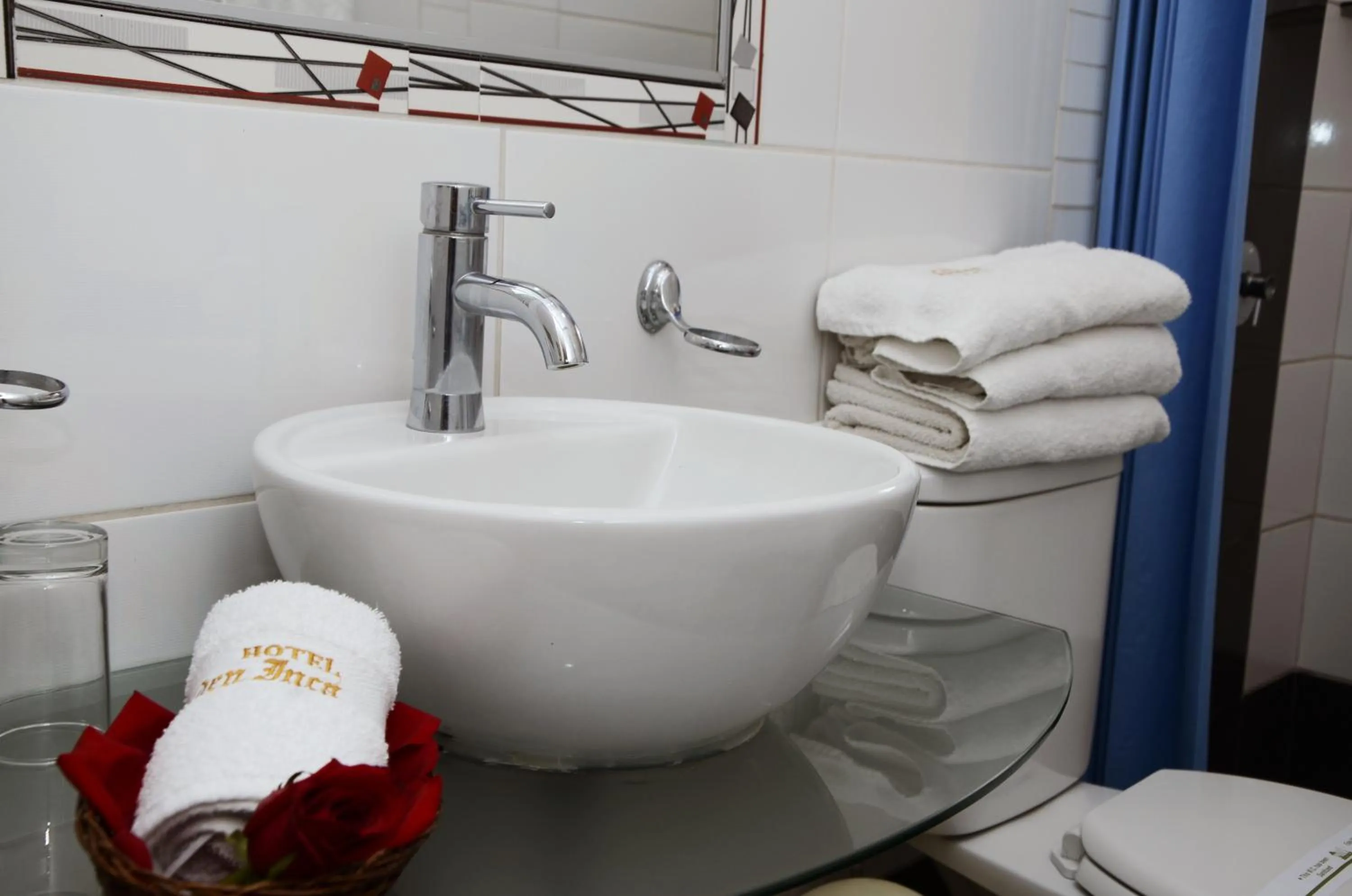 Bathroom in Golden Inca Hotel