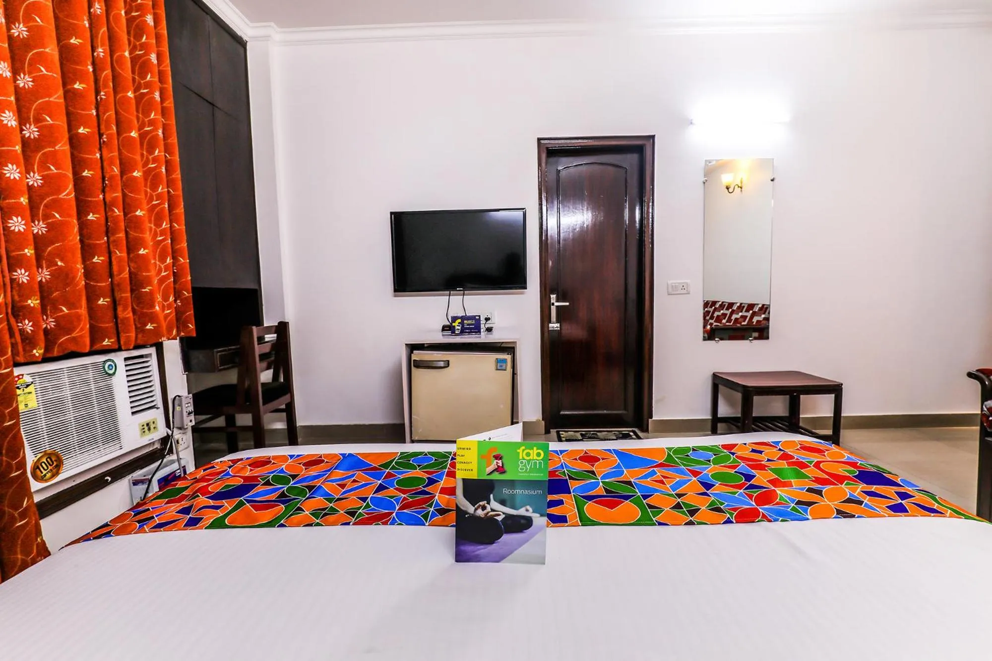 Seating area, Bed in Via Hemkunt Mansion