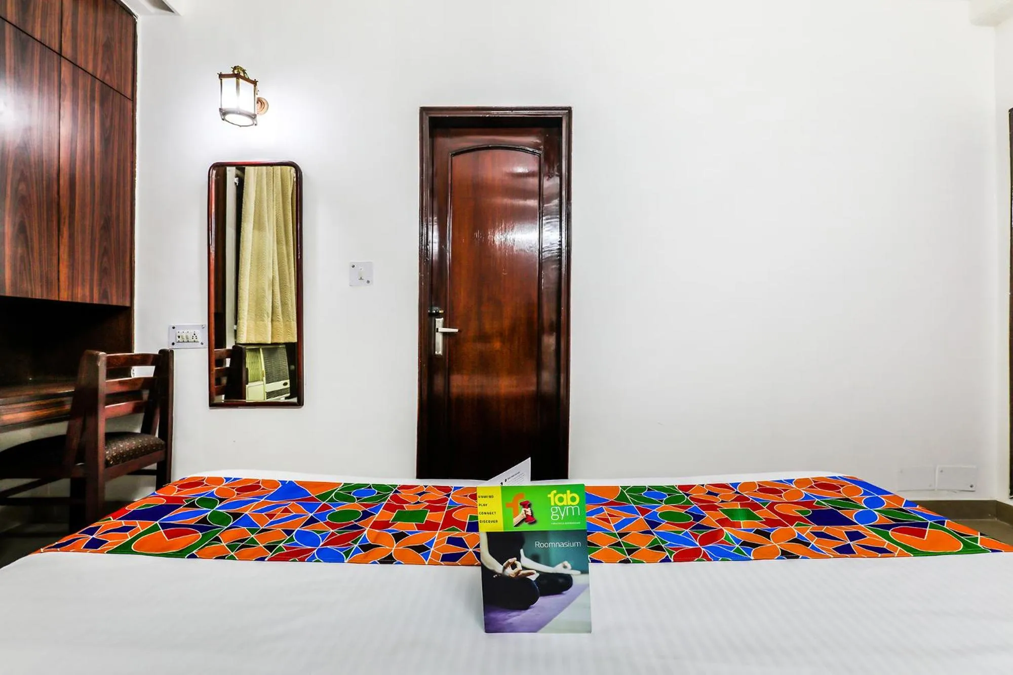 Seating area, Bed in Via Hemkunt Mansion