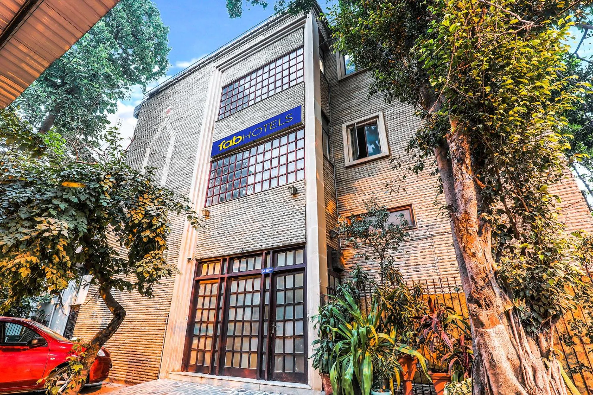 Property building in Via Hemkunt Mansion