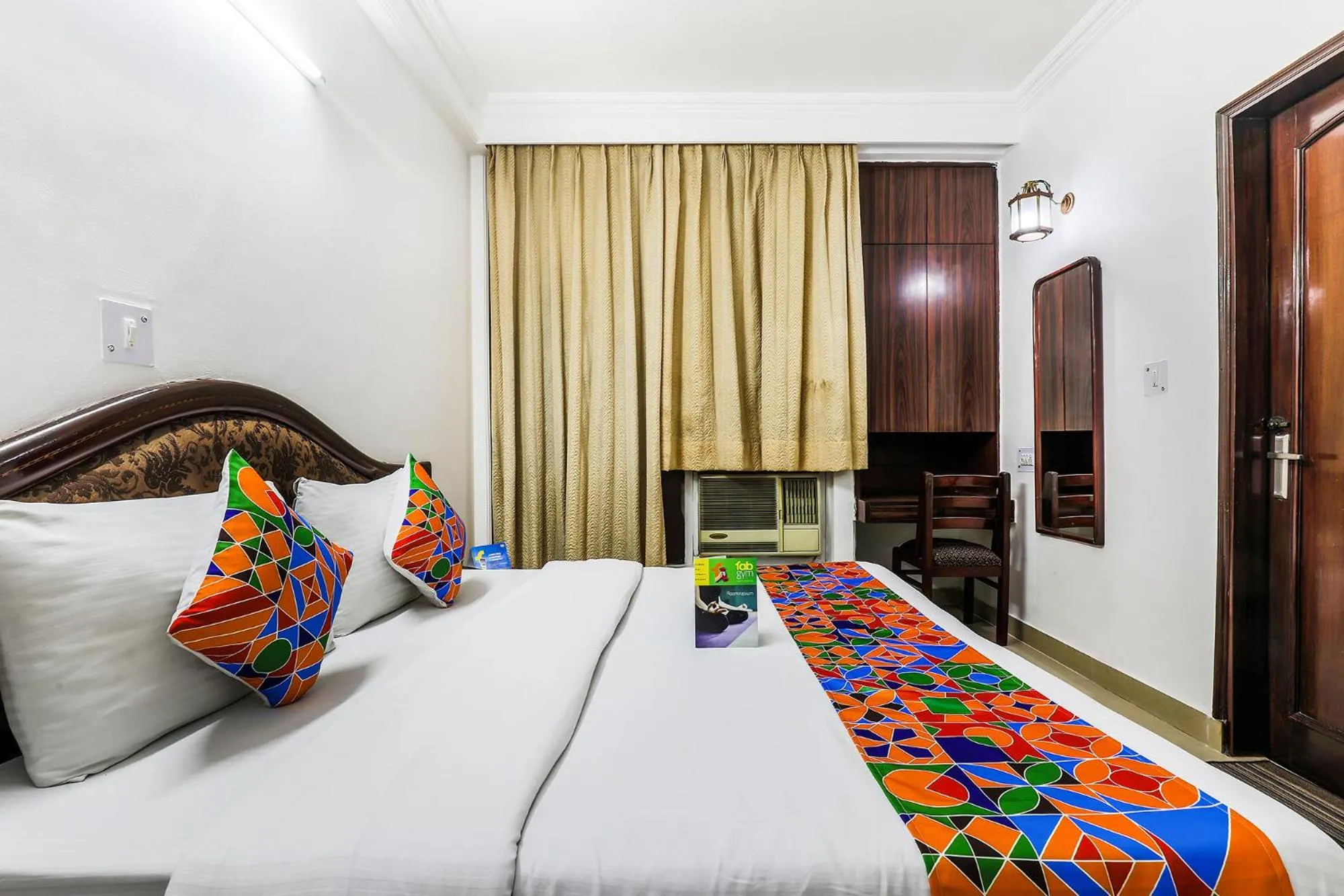 Seating area, Bed in Via Hemkunt Mansion