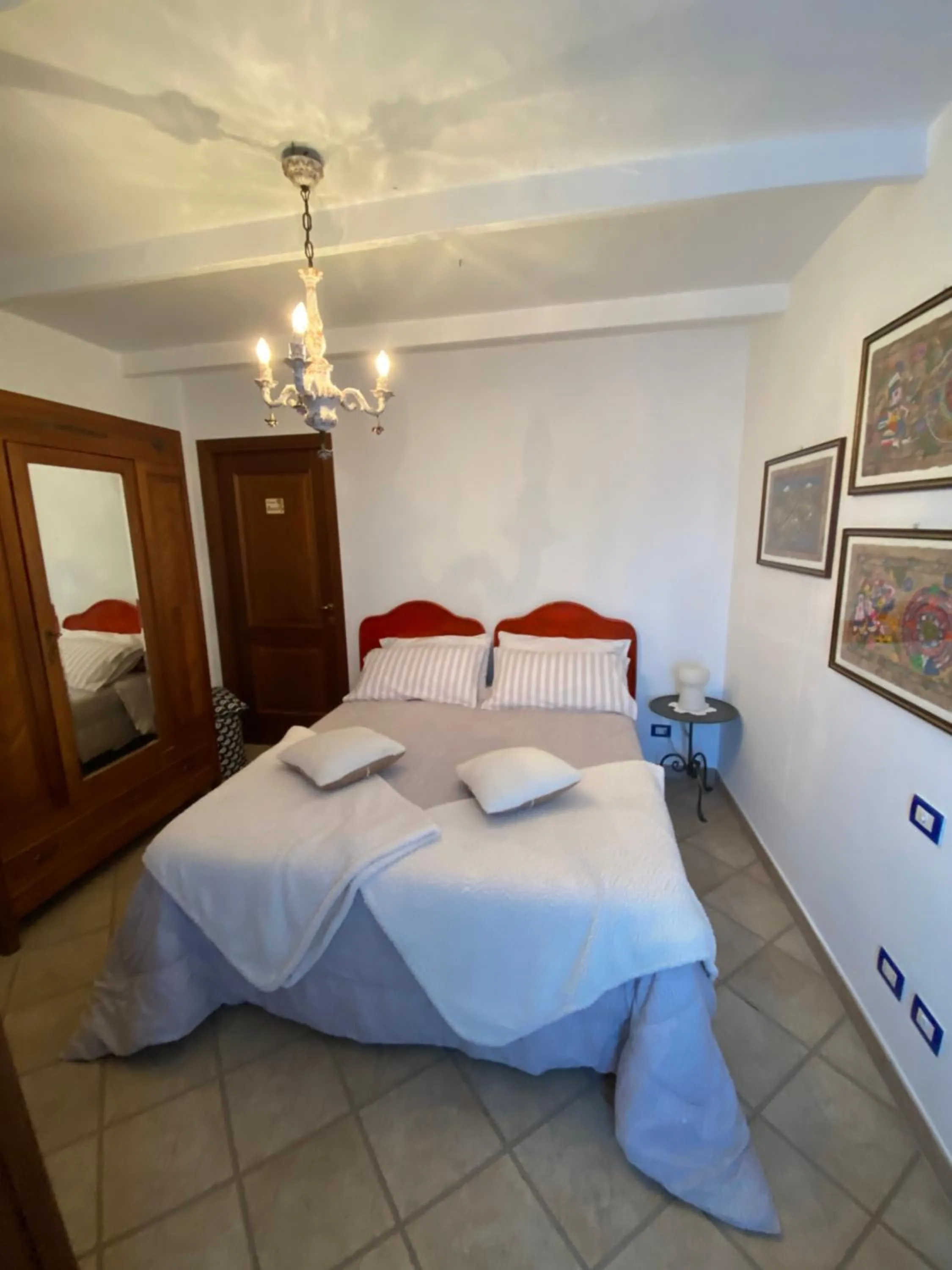 Photo of the whole room, Bed in La casa tra i vigneti