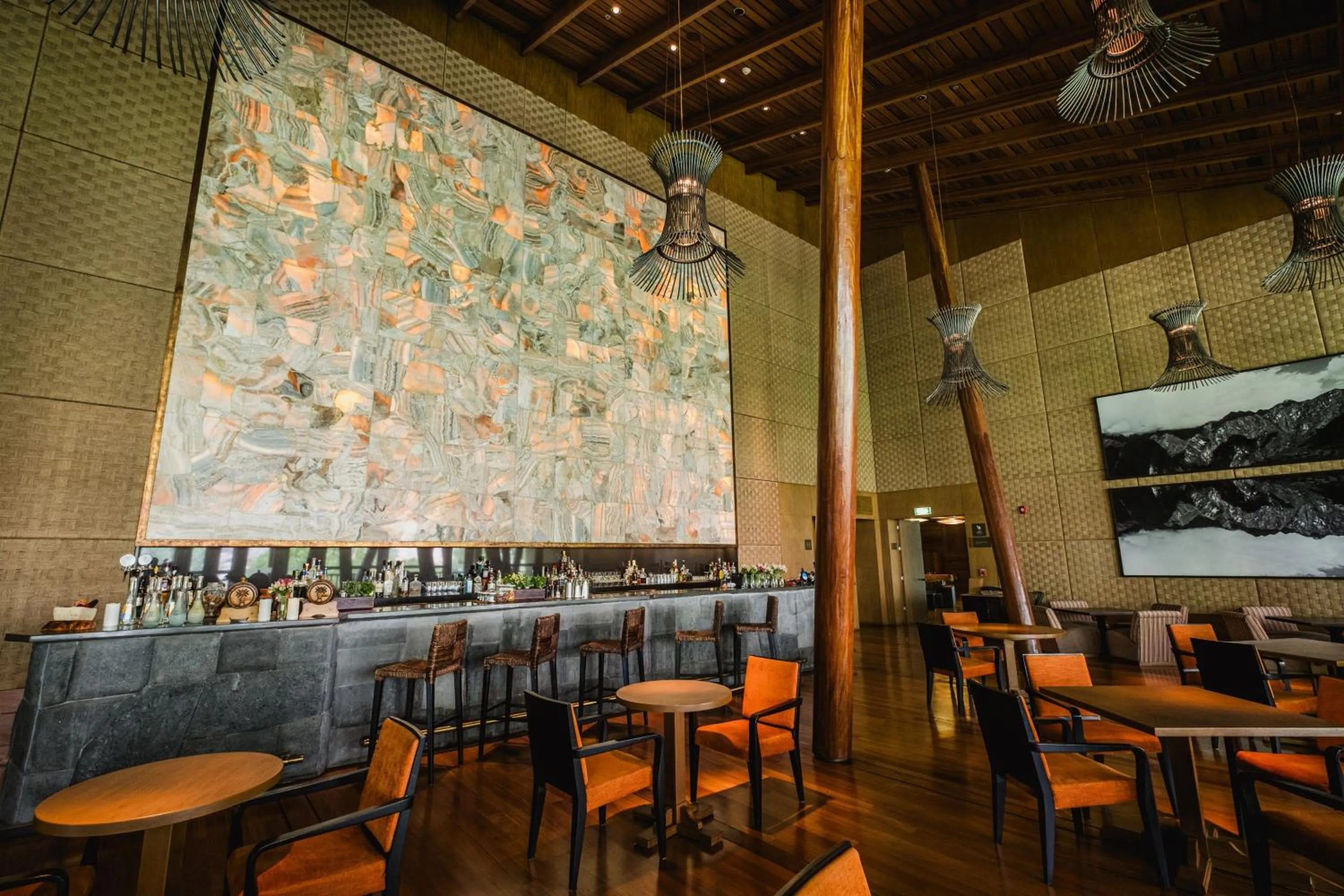 Lounge or bar in Tambo del Inka, a Luxury Collection Resort & Spa, Valle Sagrado