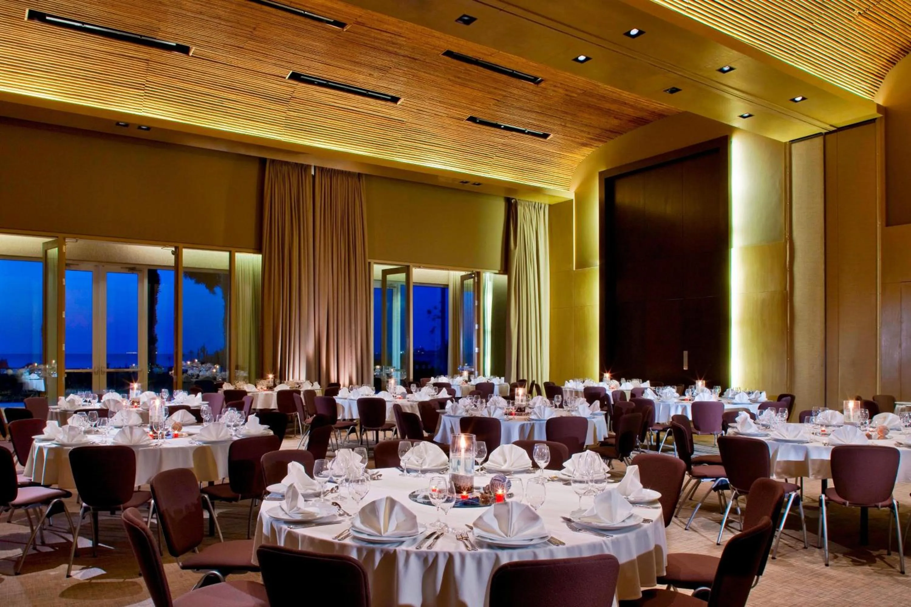 Lounge or bar in Hotel Paracas, a Luxury Collection Resort, Paracas