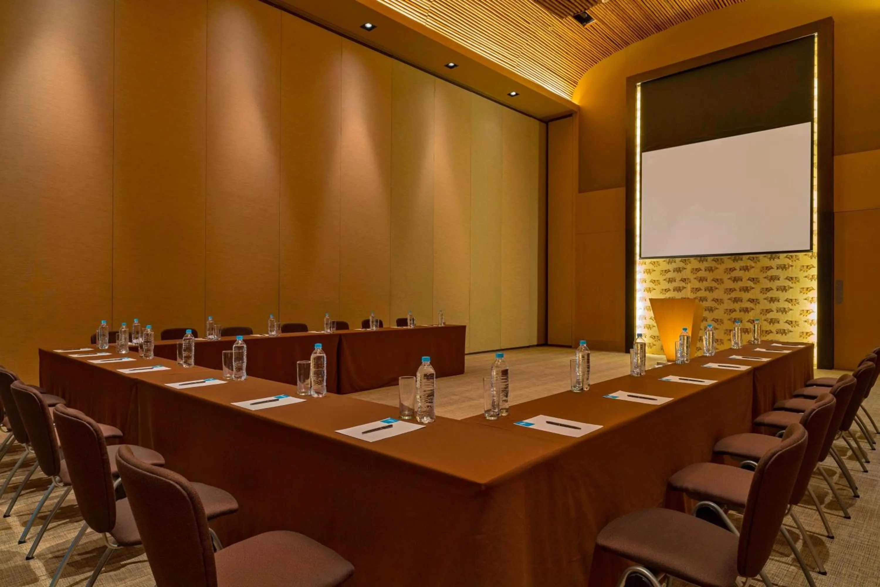 Lounge or bar in Hotel Paracas, a Luxury Collection Resort, Paracas