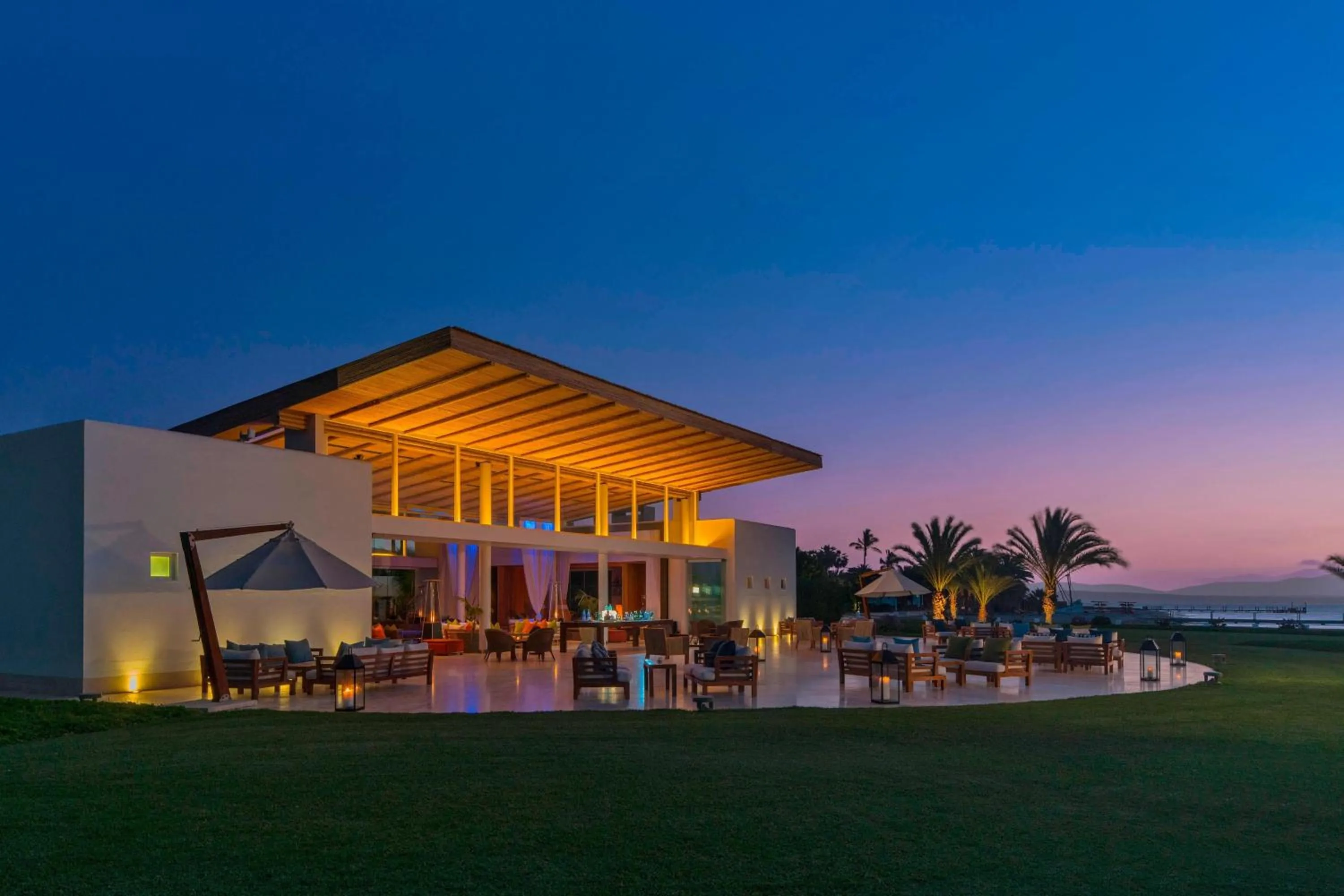 Lounge or bar in Hotel Paracas, a Luxury Collection Resort, Paracas