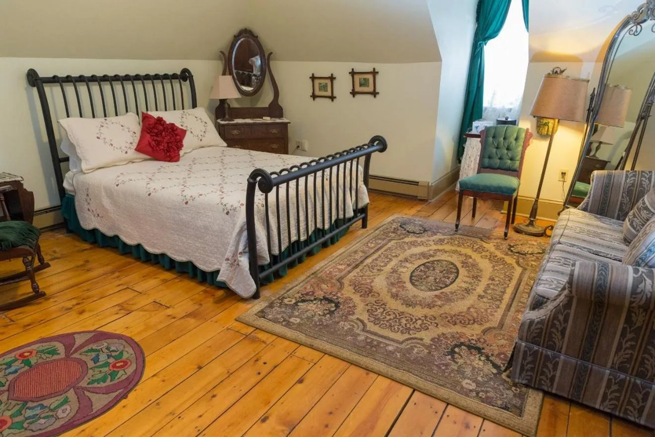 Photo of the whole room, Bed in Fitzroy Hall