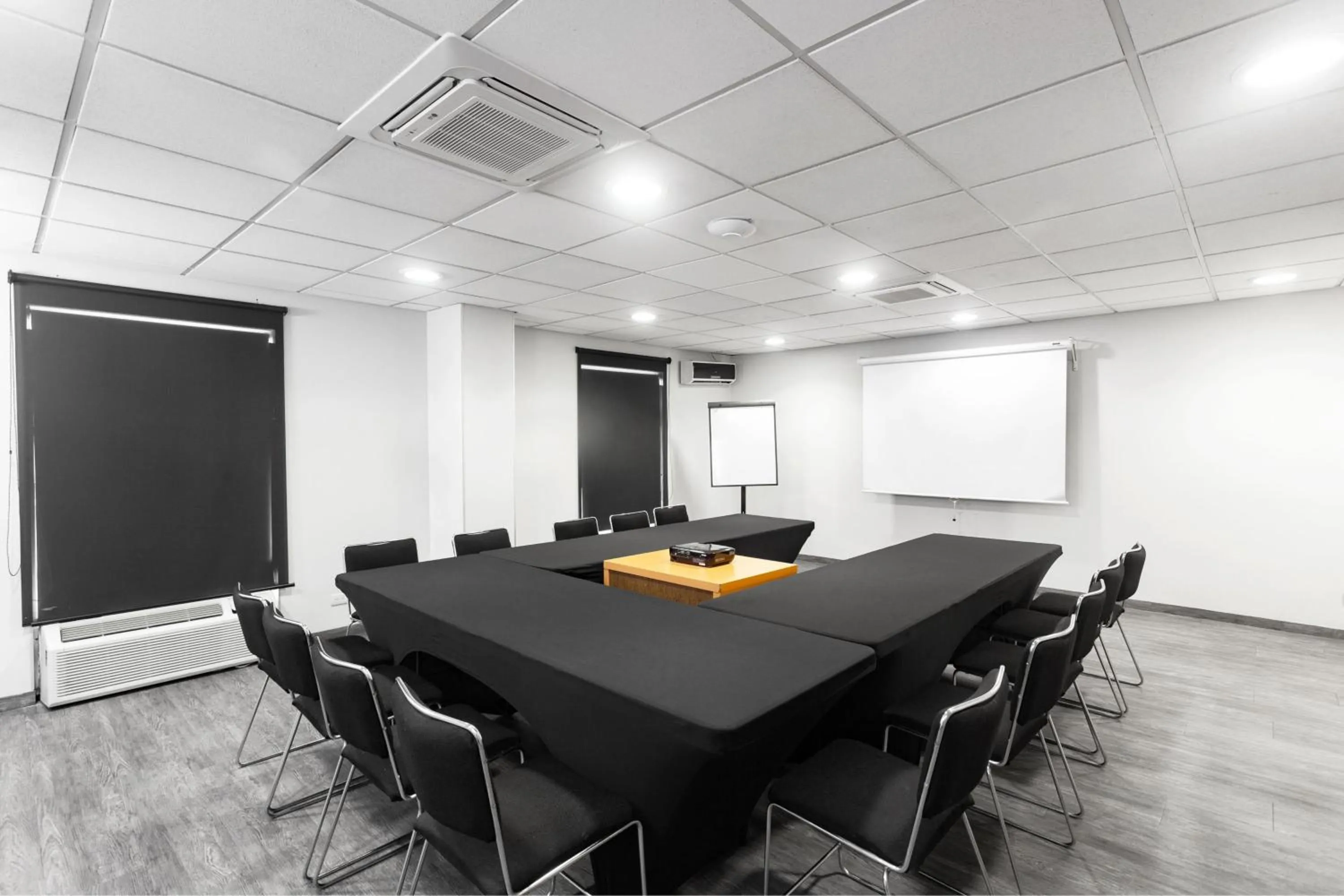Meeting/conference room in City Express by Marriott Celaya Parque