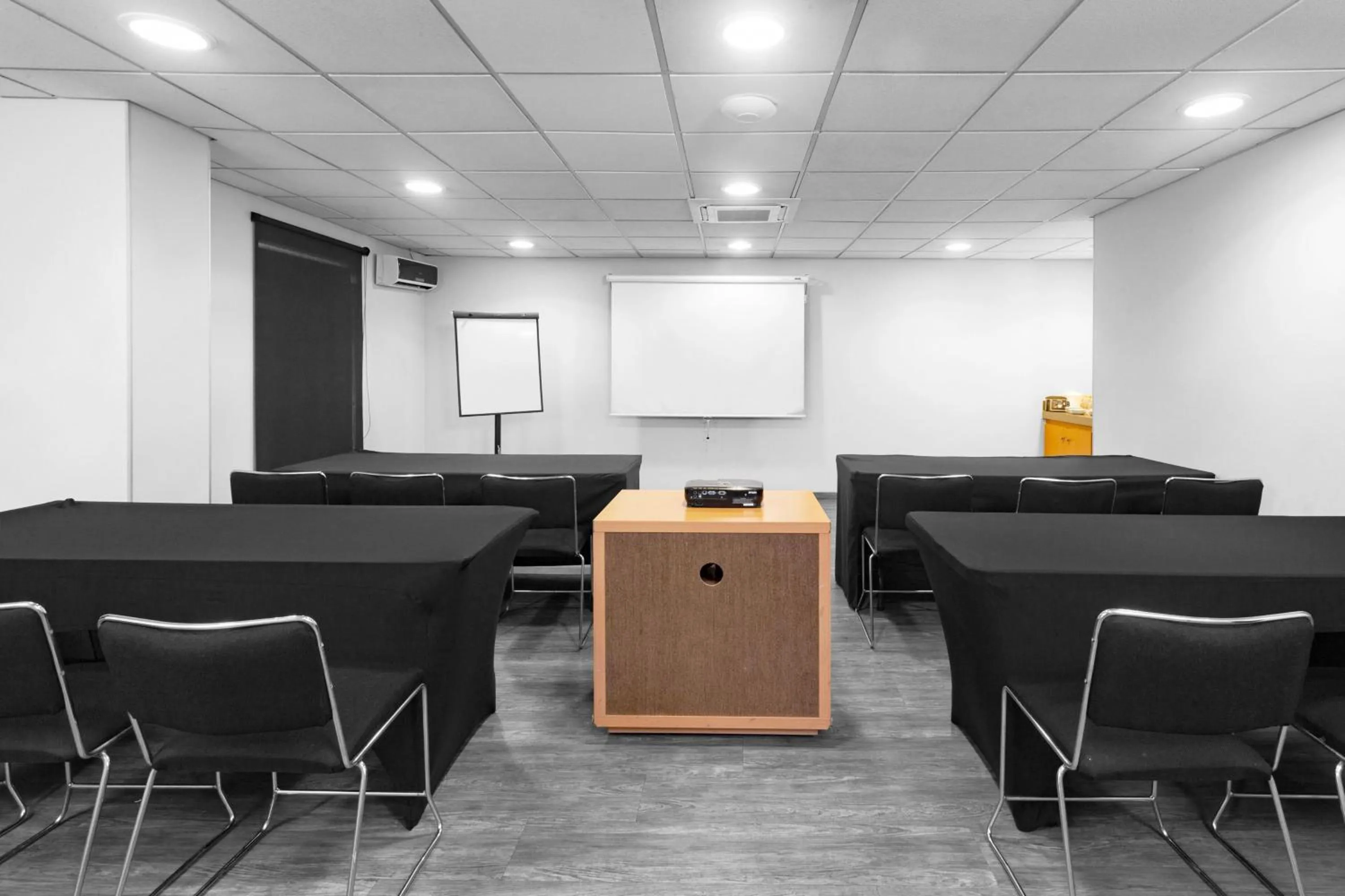 Meeting/conference room in City Express by Marriott Celaya Parque