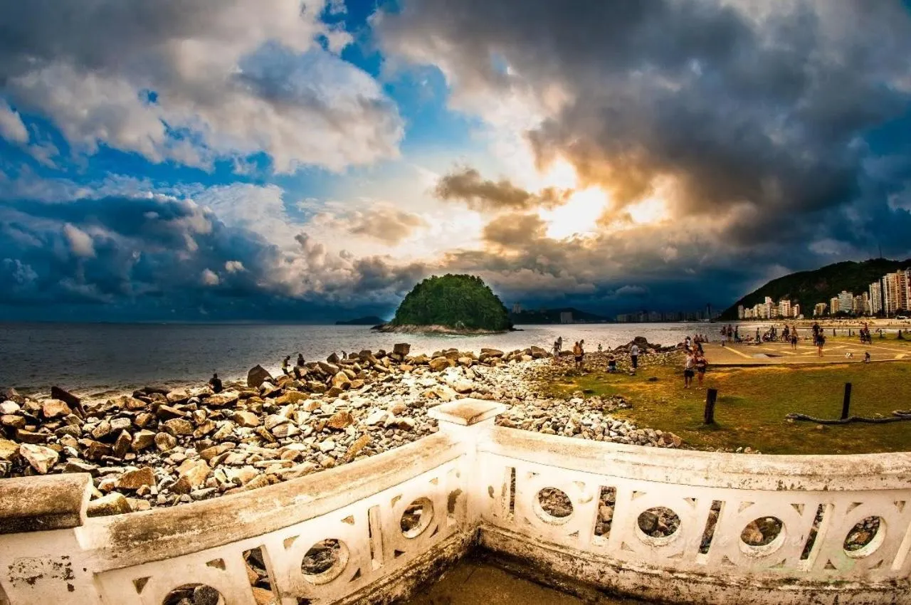 Natural landscape in Em 5 minutos a pé tá na praia e no Shopping Praiamar Corporate, 2 quartos com ar condicionado, 2 banheiros, portaria 24 horas, elevador, 1 vaga carro gratuita, wi-fi, pets ok, enxoval, horário flexível!