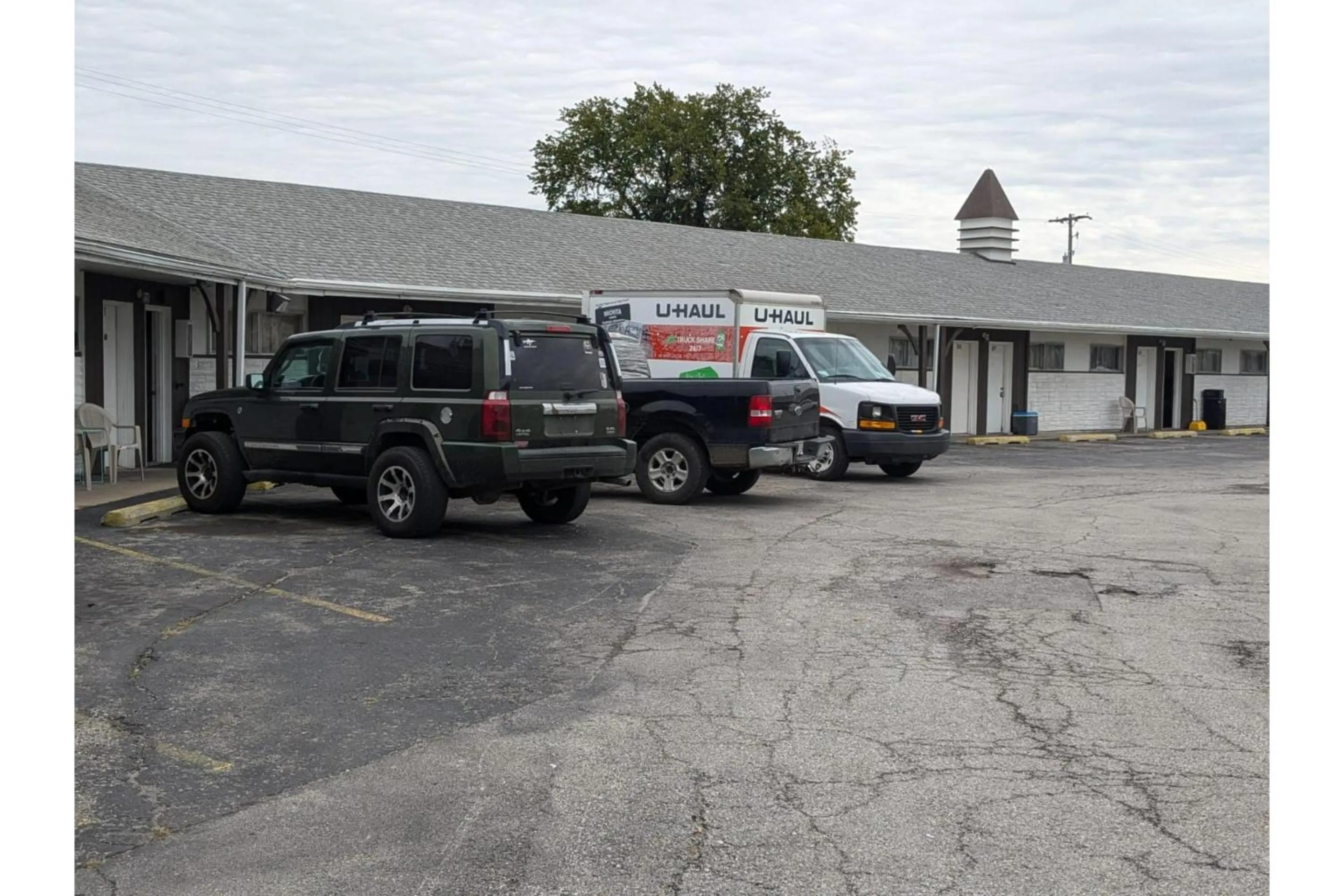 Parking in Capri Motel By OYO Elwood, Wathena