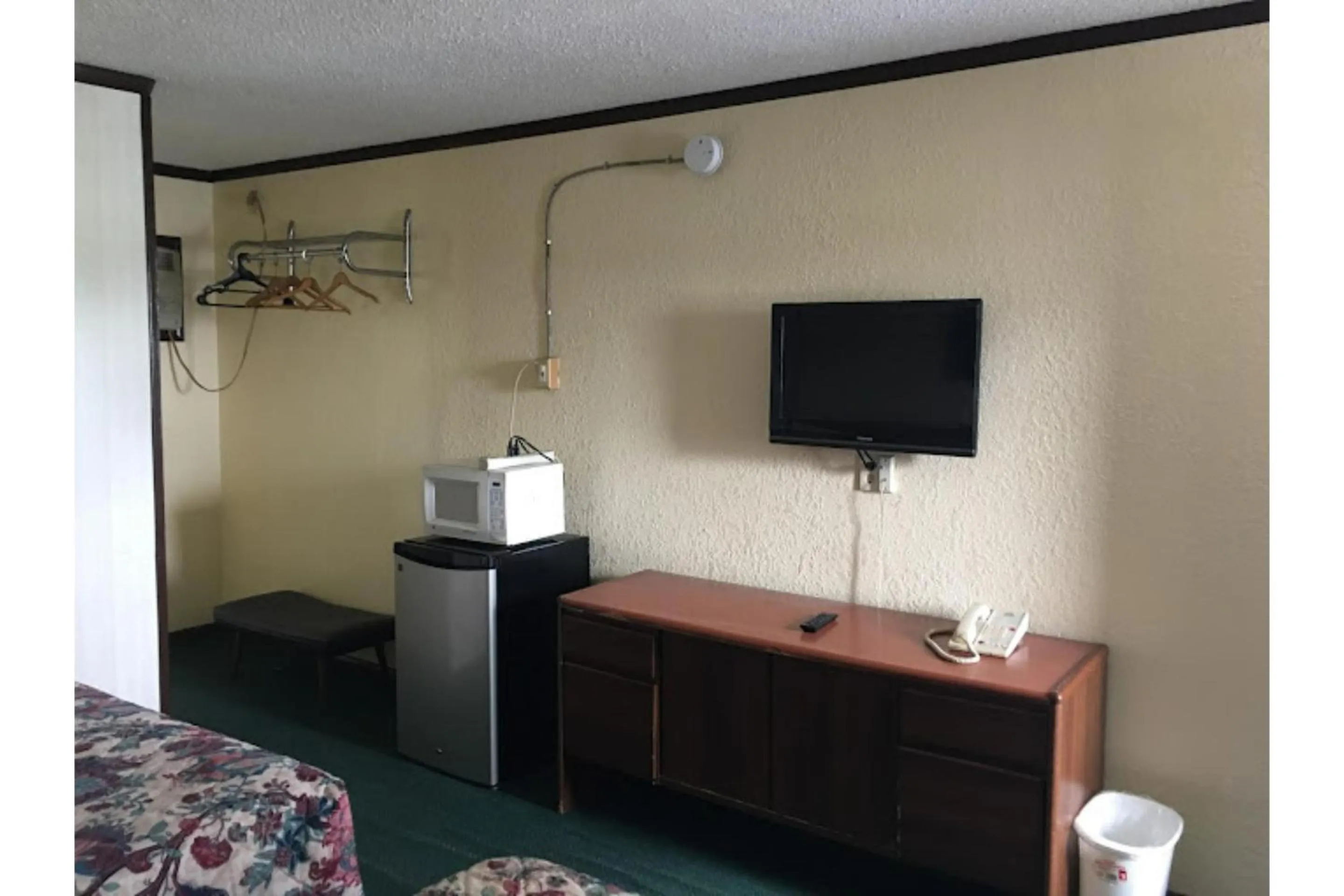 Bedroom in Capri Motel By OYO Elwood, Wathena