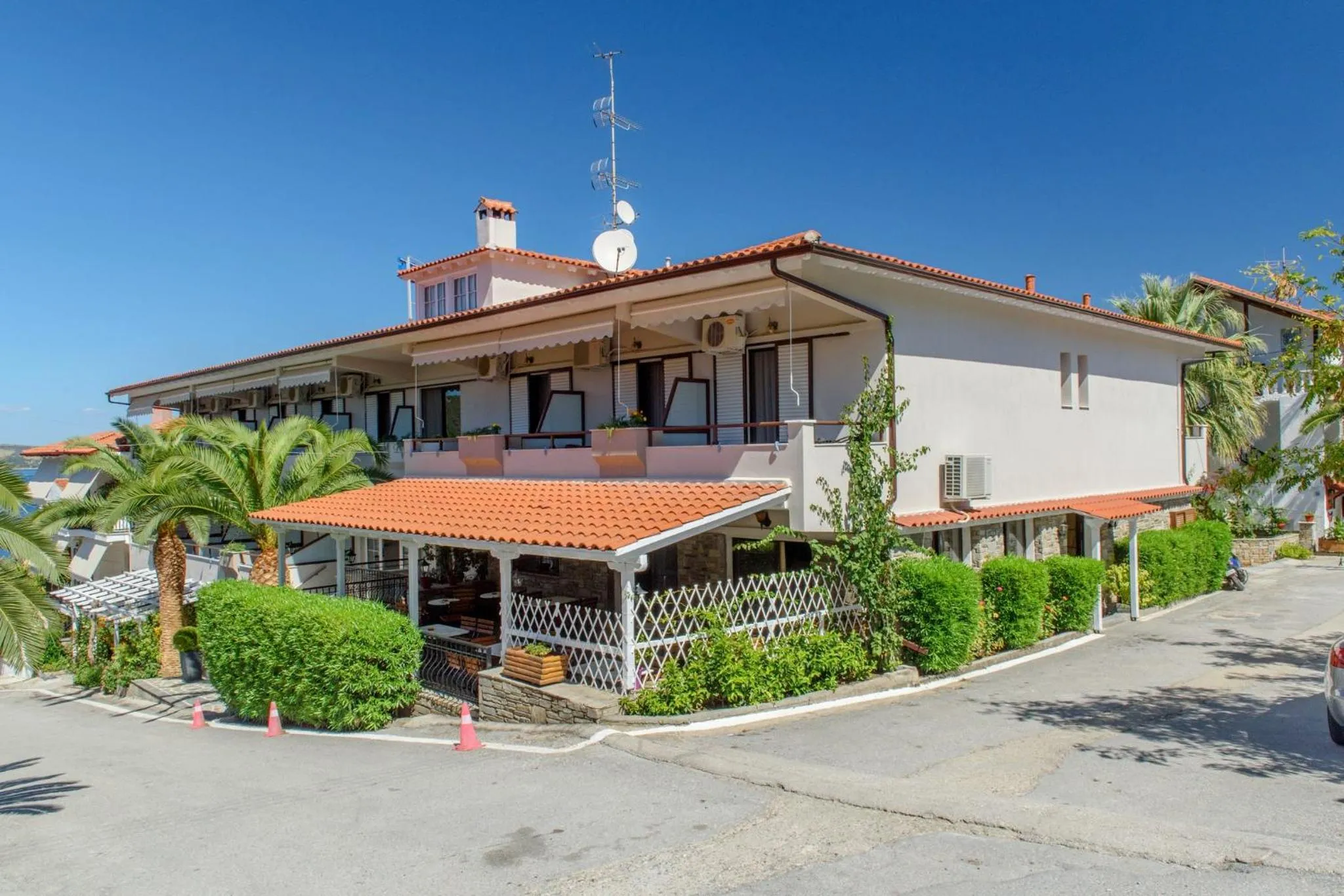 Facade/entrance in Sun Rise Hotel