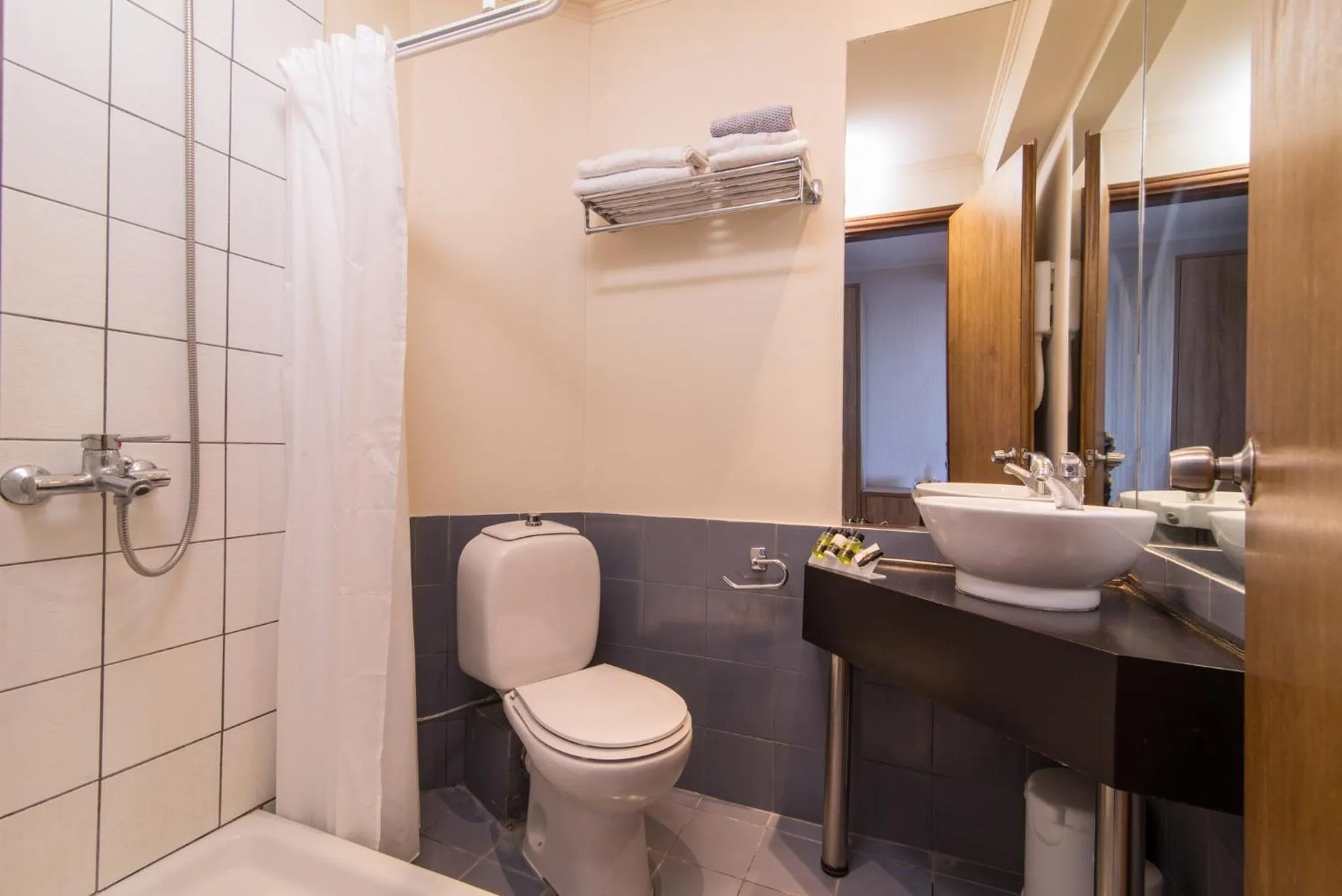 Bathroom in Sun Rise Hotel