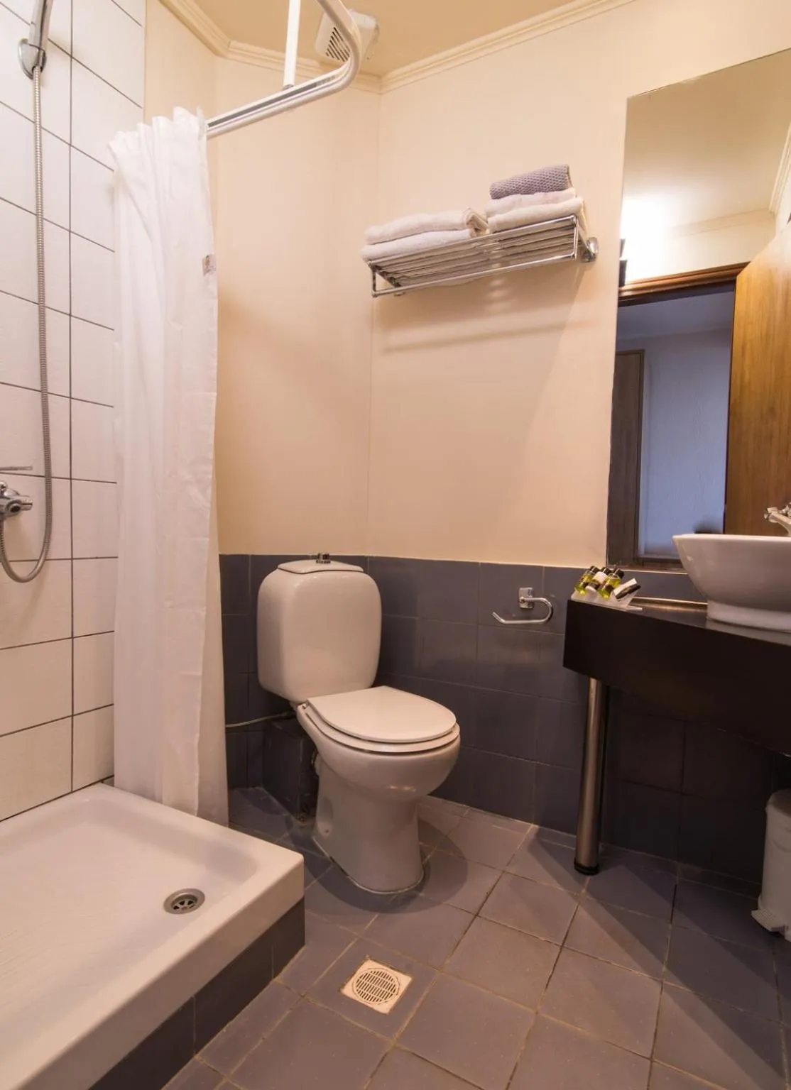 Bathroom in Sun Rise Hotel