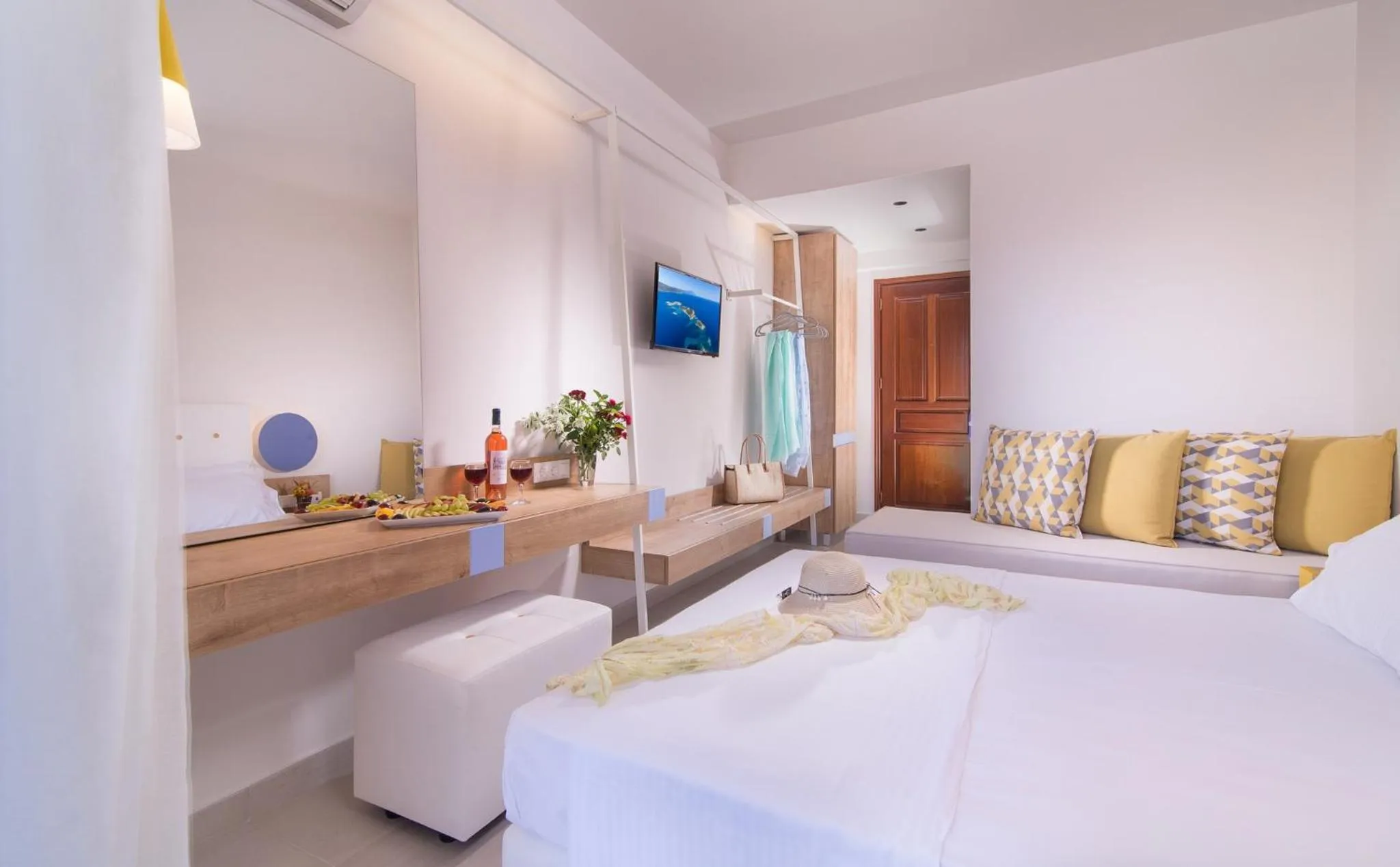 Bedroom, Bed in Sun Rise Hotel