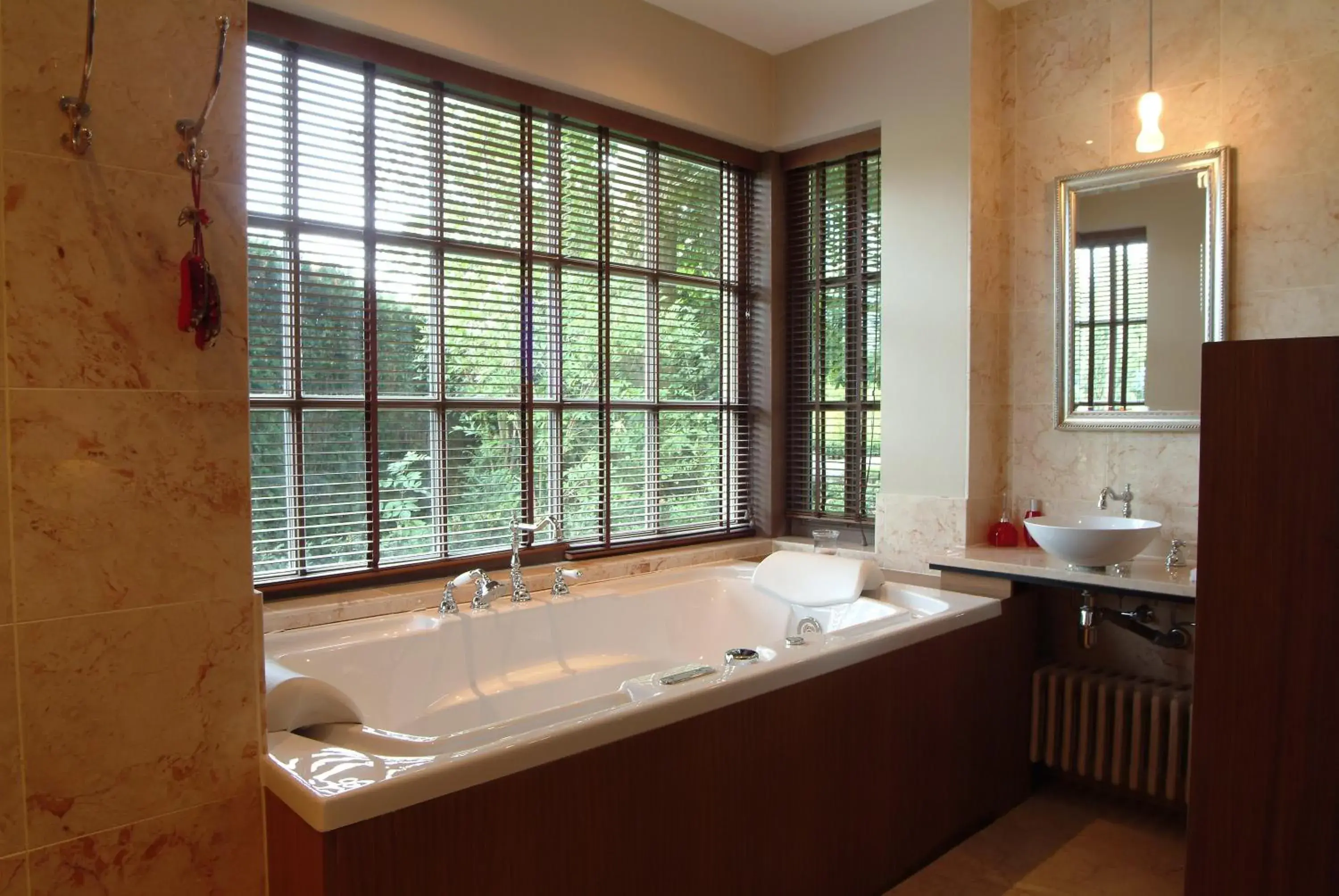 Comfort Double Room in Charmehotel Manoir Ogygia Comfort Double Room in Charmehotel Manoir Ogygia