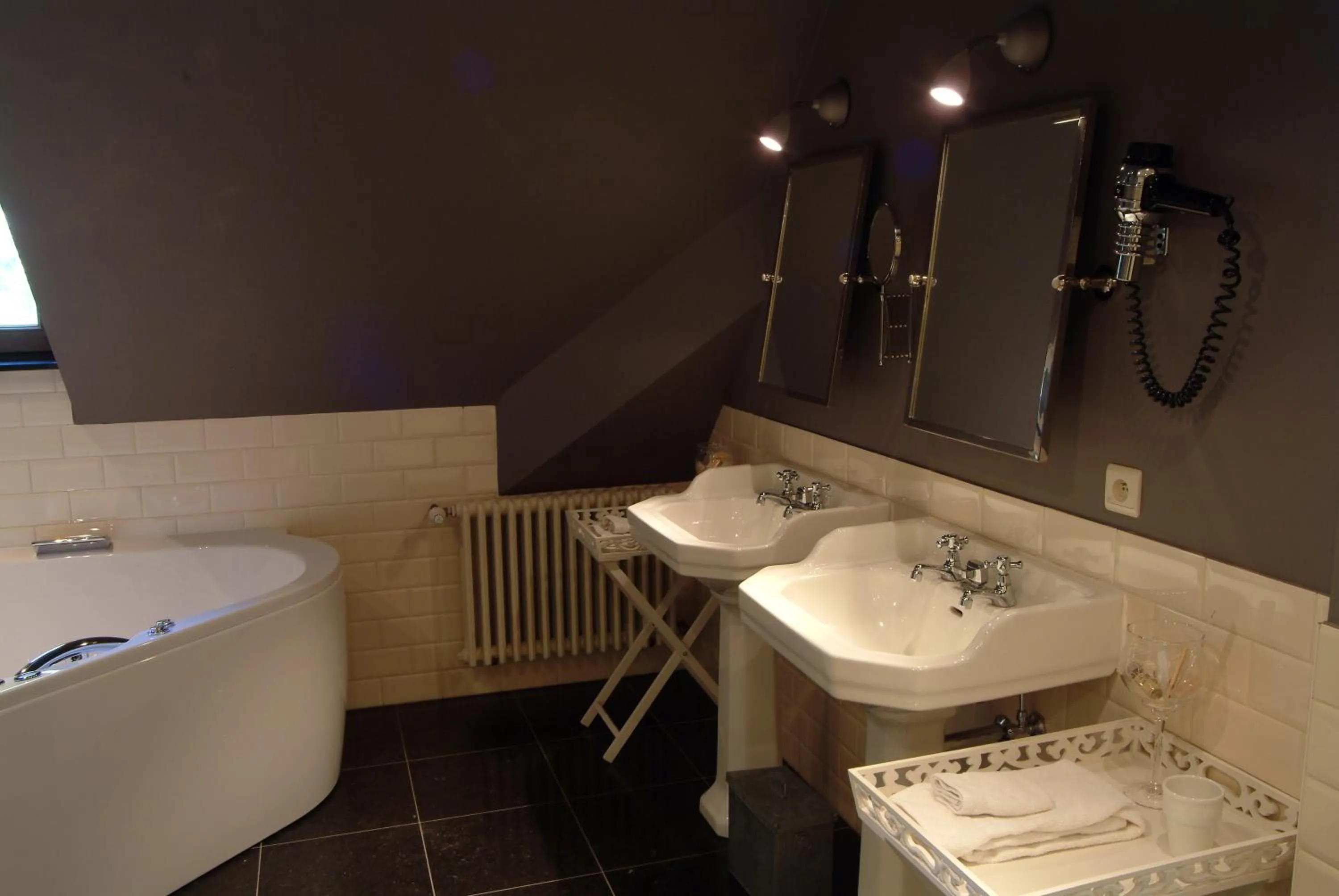 Bathroom in Charmehotel Manoir Ogygia