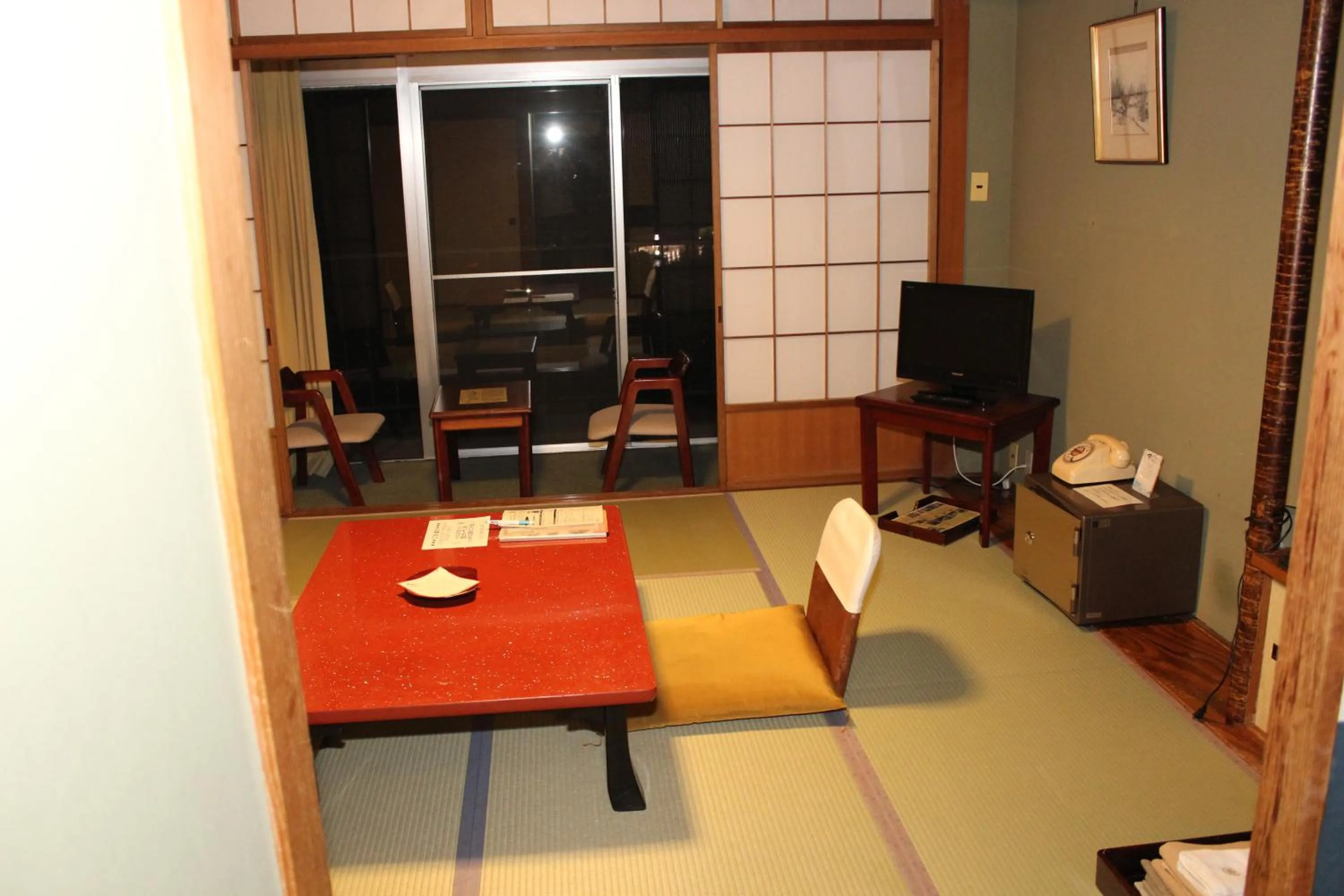 Photo of the whole room in Takahan