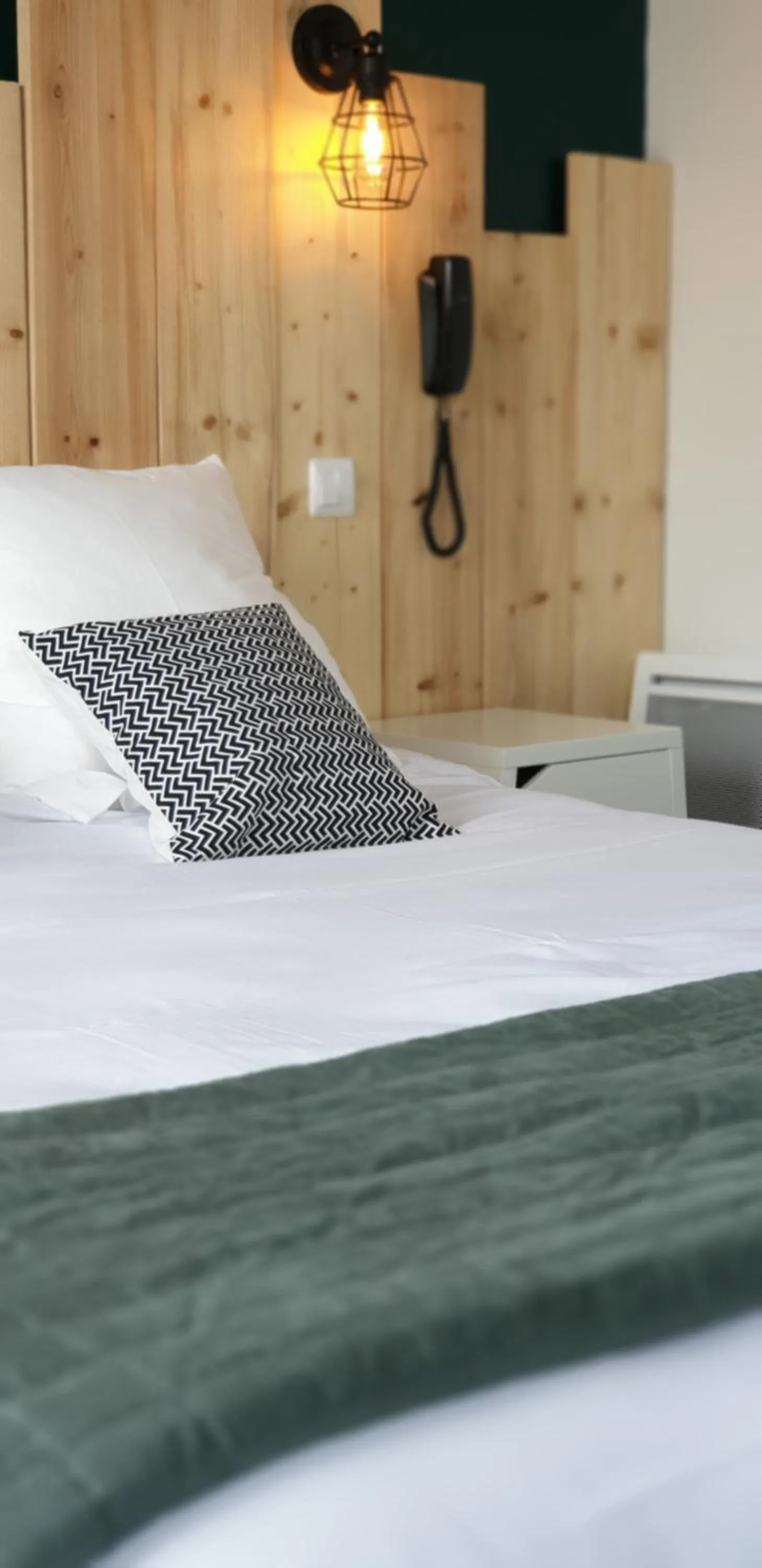 Bedroom, Bed in Hôtel La Baïne