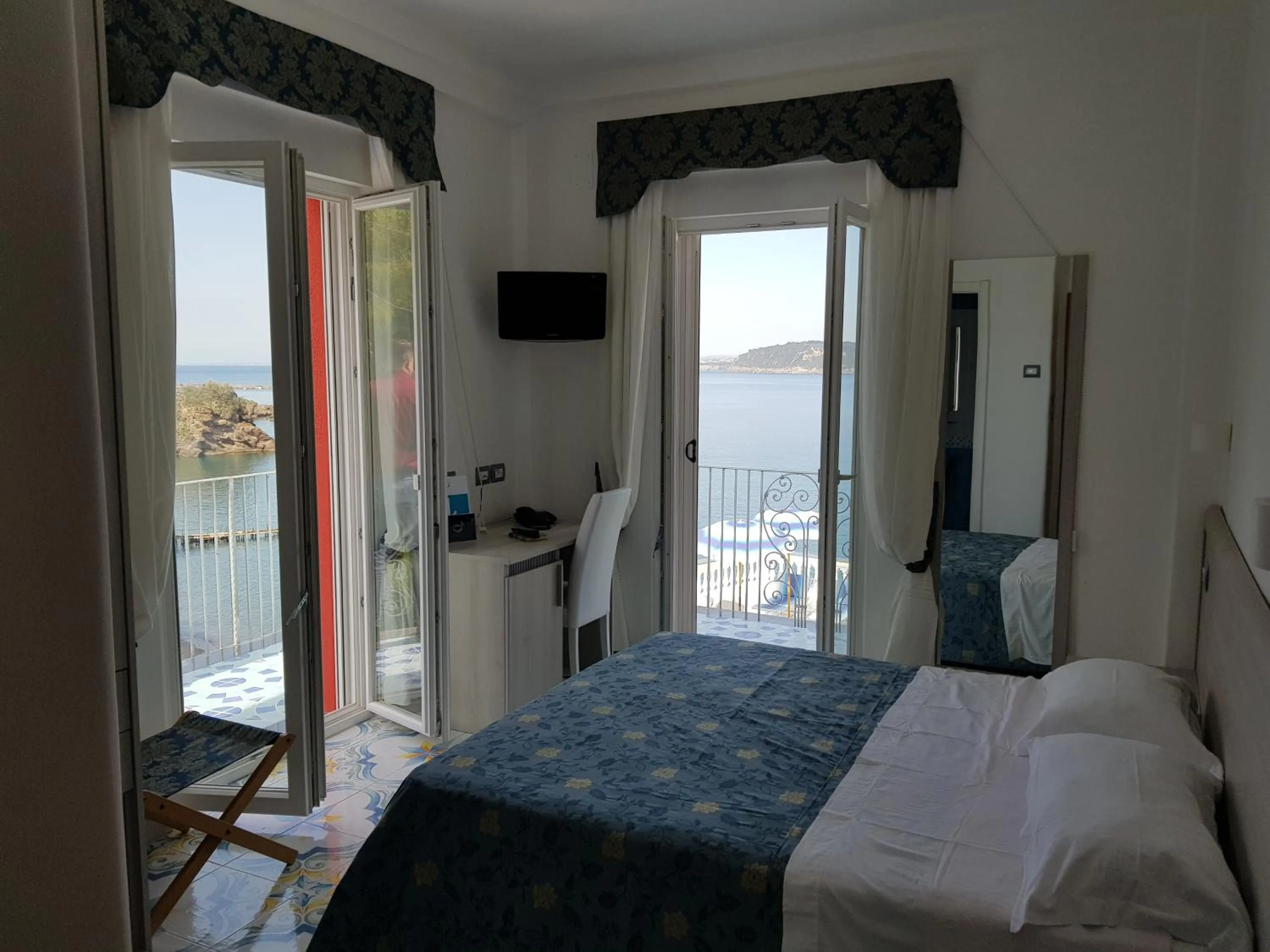 Summer, Bed in Hotel Da Maria