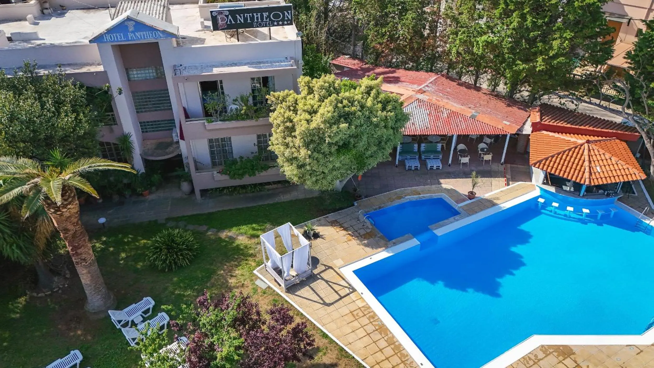 Swimming pool in Pantheon Hotel