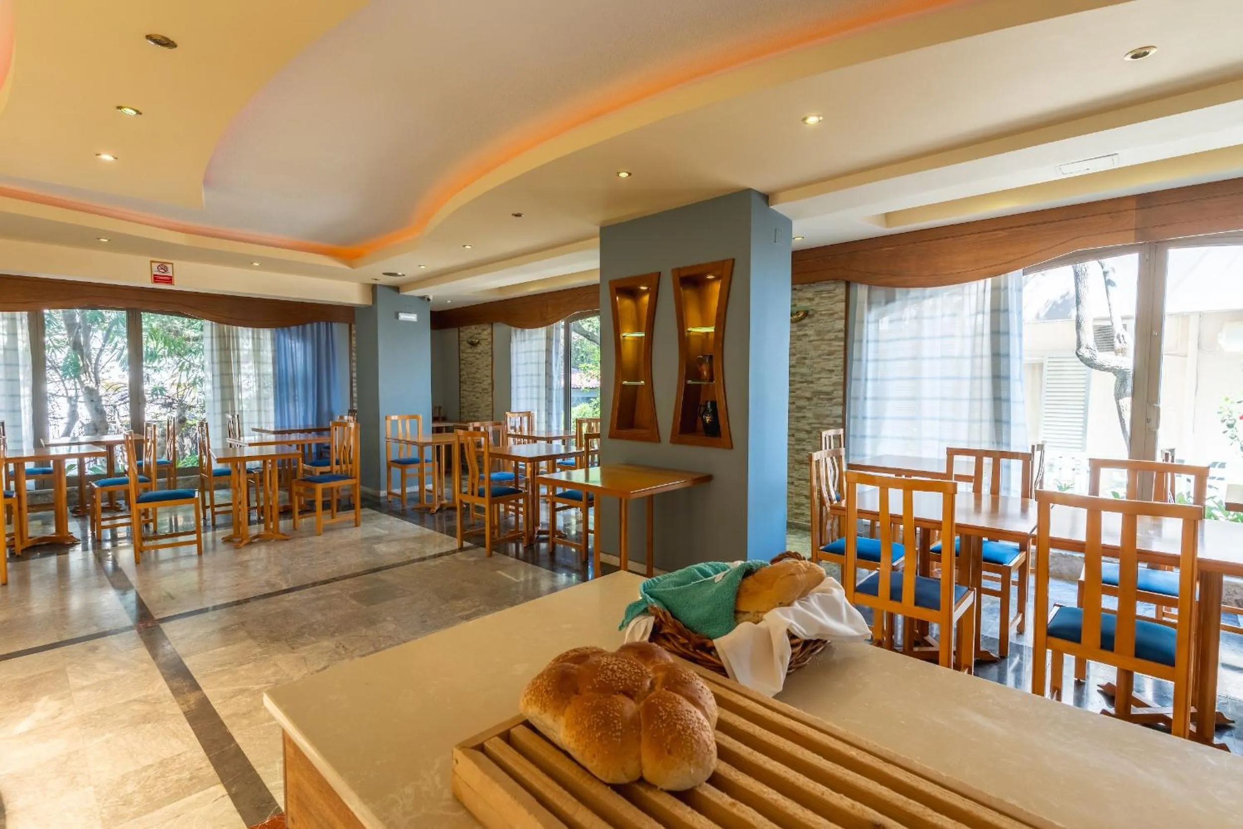 Restaurant/places to eat in Pantheon Hotel