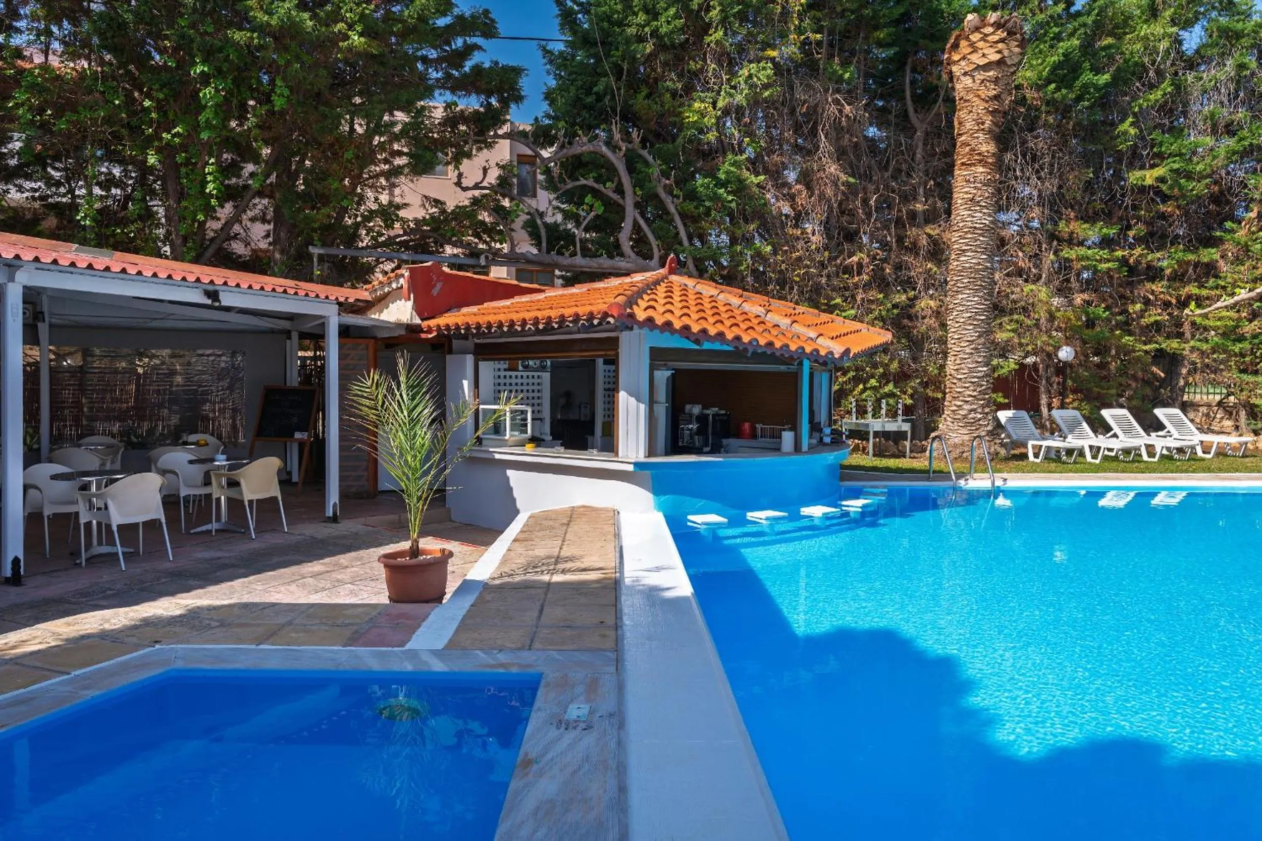 Swimming pool in Pantheon Hotel