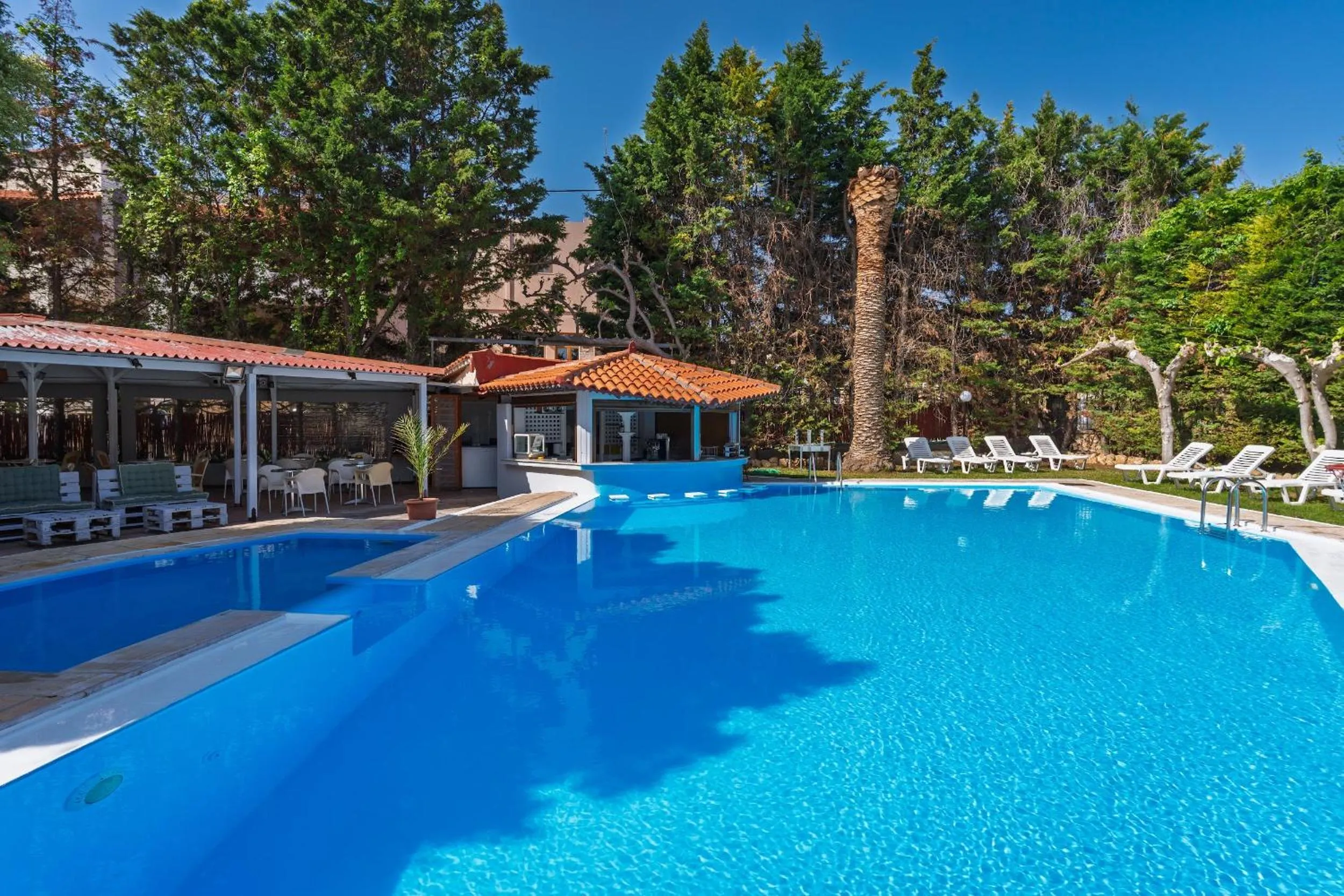 Pool view in Pantheon Hotel