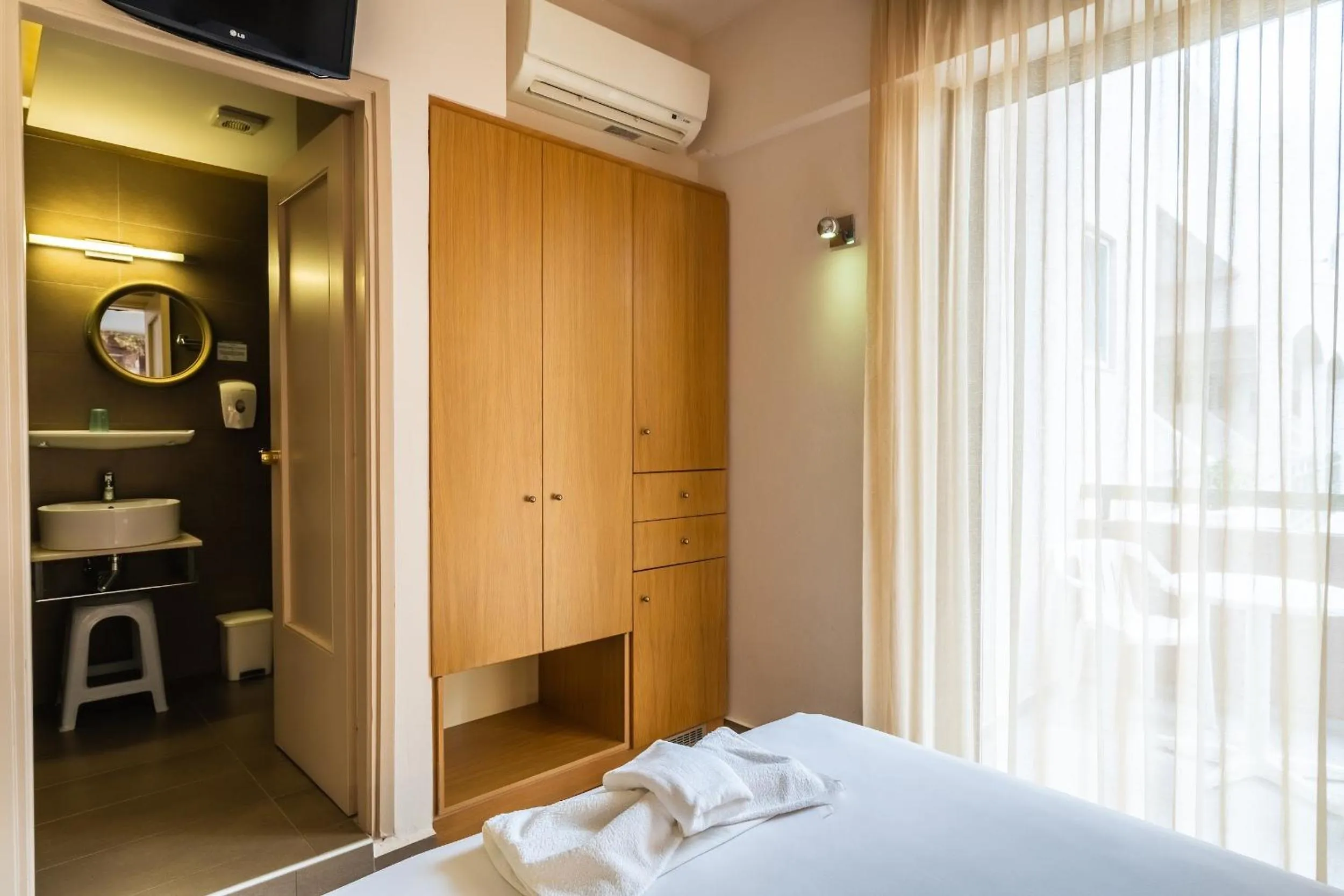 Bedroom, Bed in Pantheon Hotel