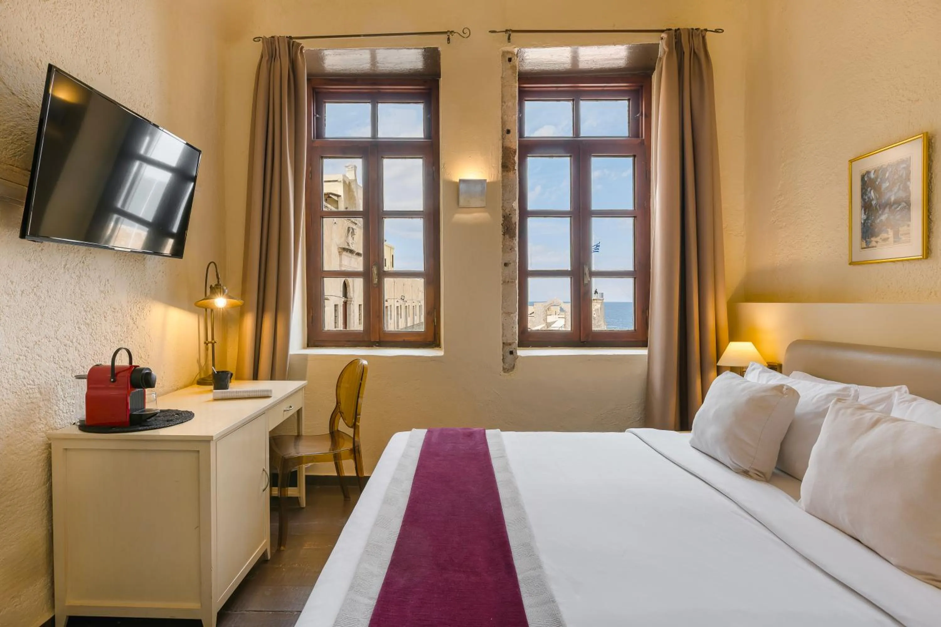 TV and multimedia in Alcanea Boutique Hotel