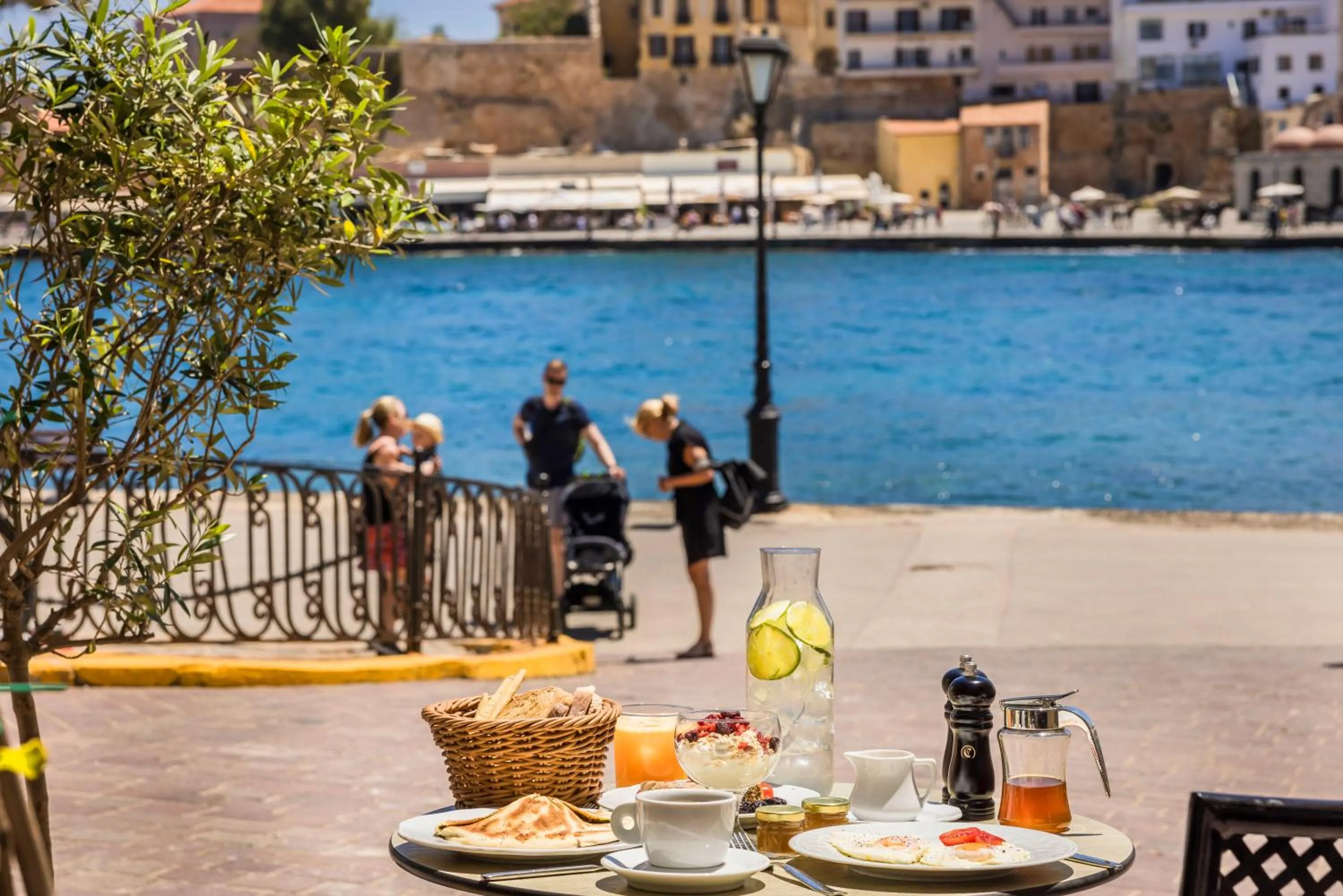 Restaurant/places to eat in Alcanea Boutique Hotel