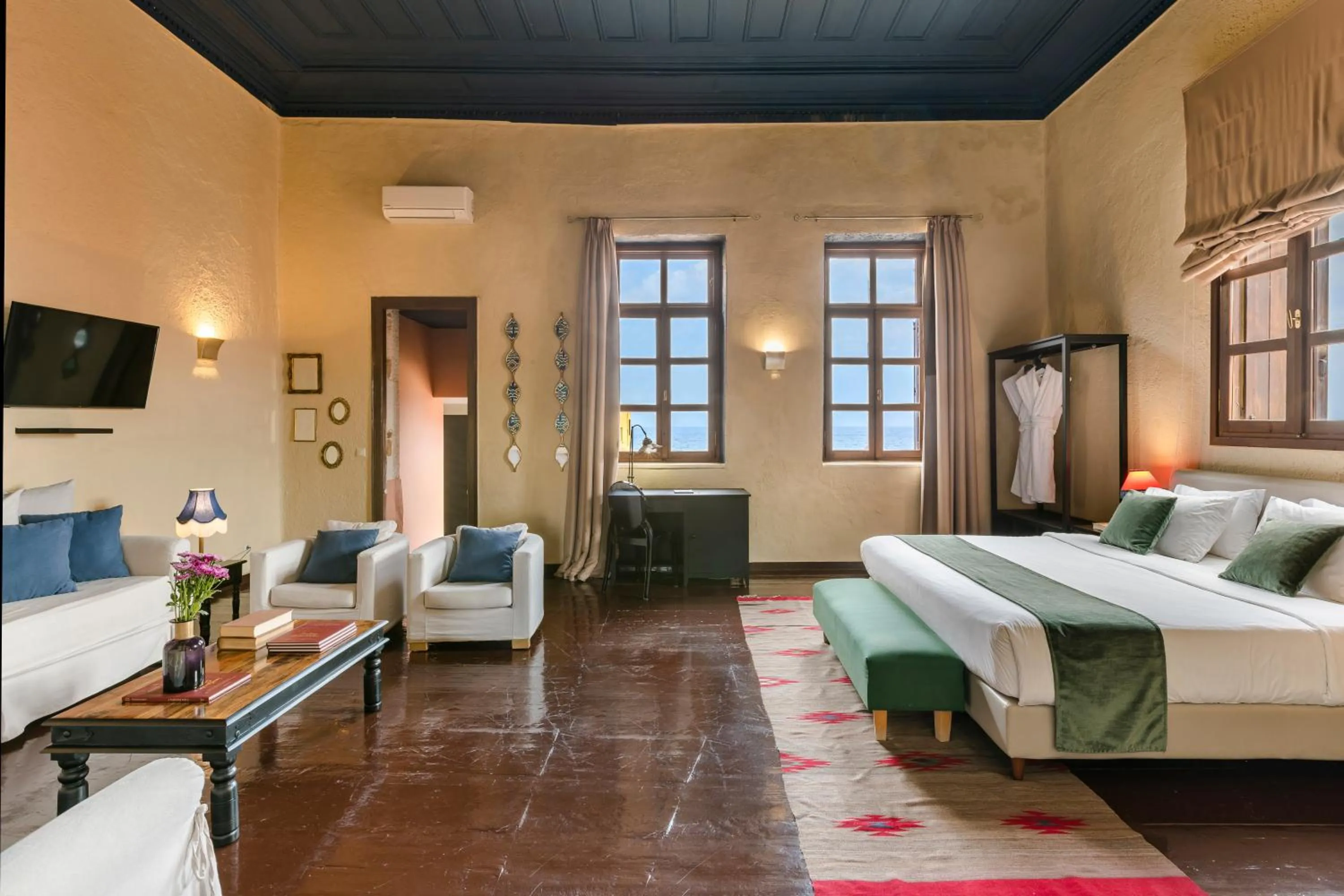 Bed in Alcanea Boutique Hotel