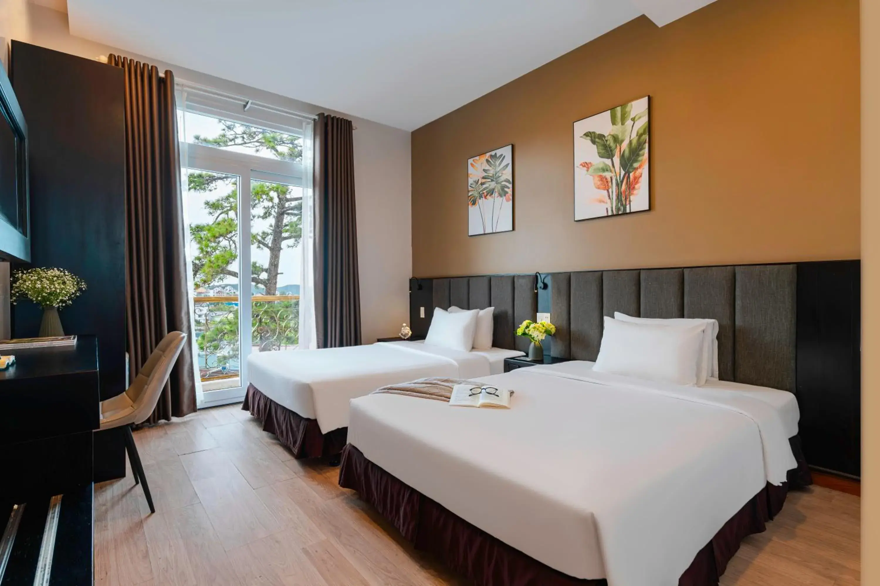 Quadruple Room with Balcony in NATURE Garden Hotel Dalat Quadruple Room with Balcony in NATURE Garden Hotel Dalat