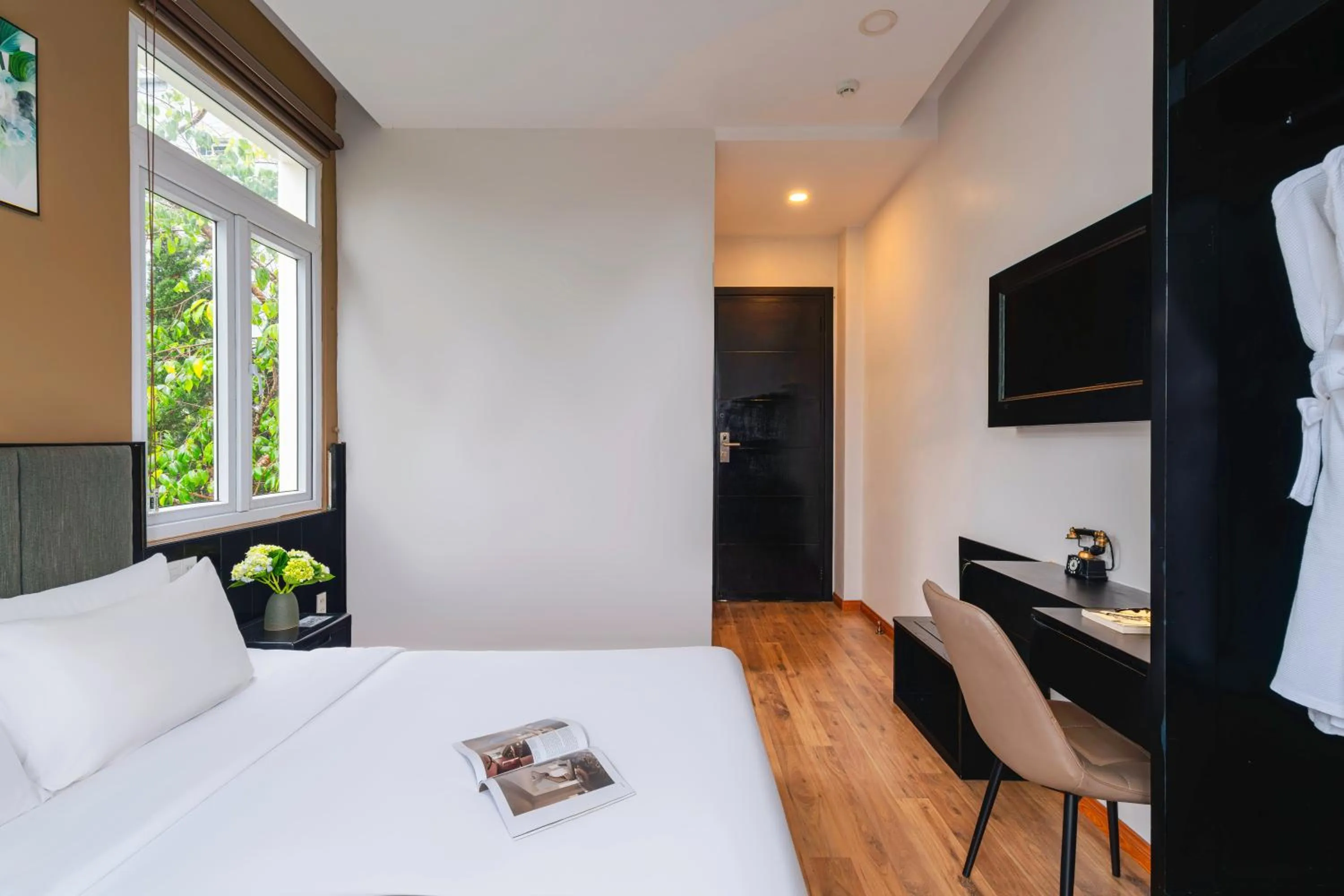 TV and multimedia, Bed in Nature Hotel - Luong The Vinh