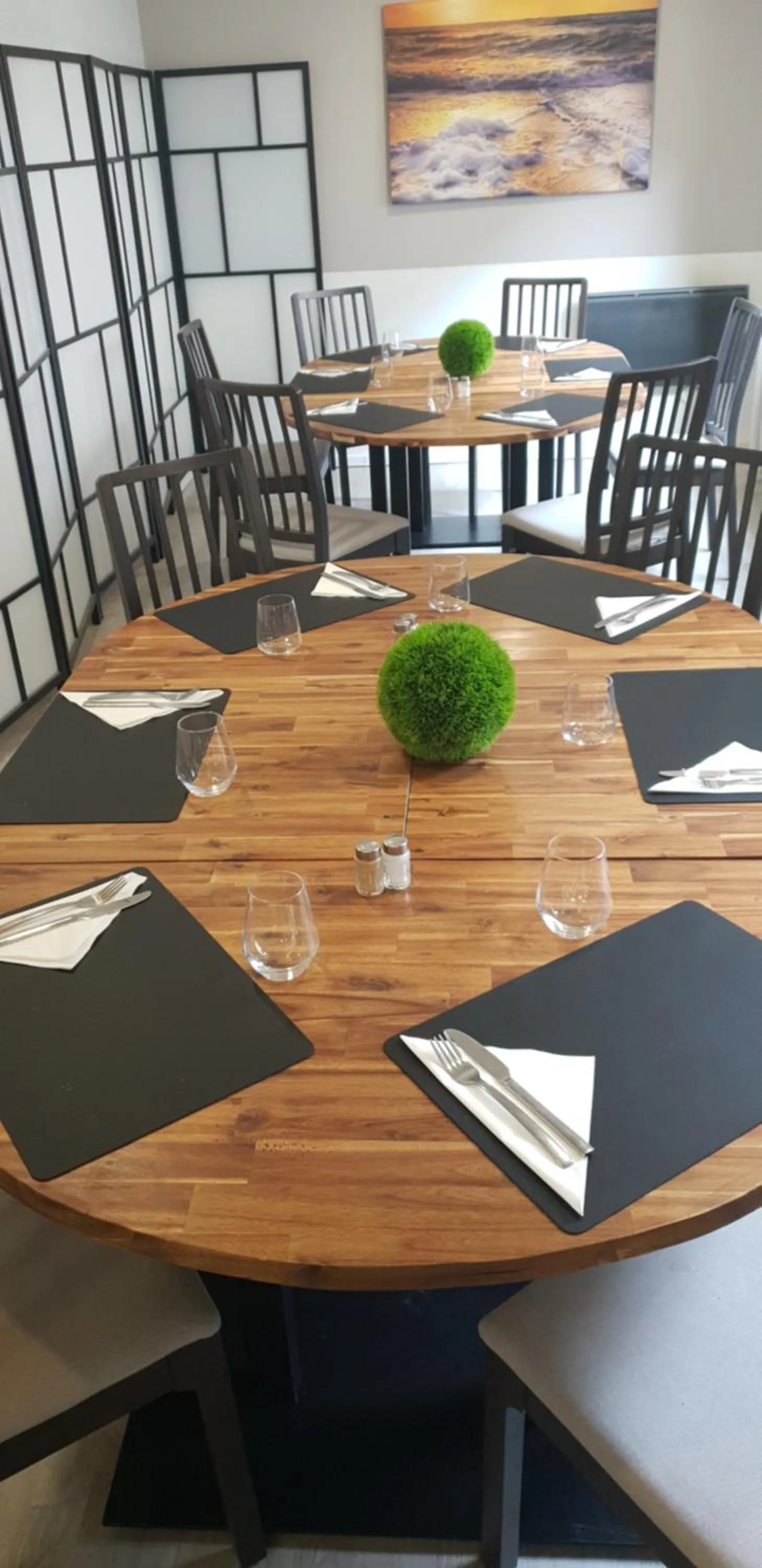 Restaurant/places to eat in Les Chevaliers des Balances