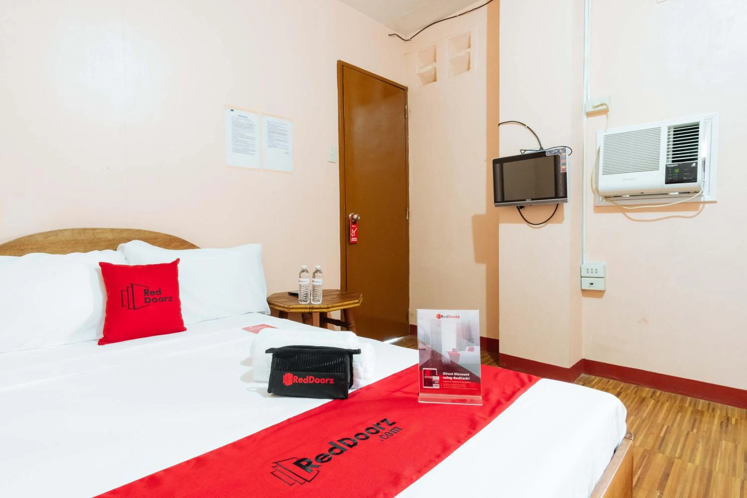 Bedroom in RedDoorz @ BM Road