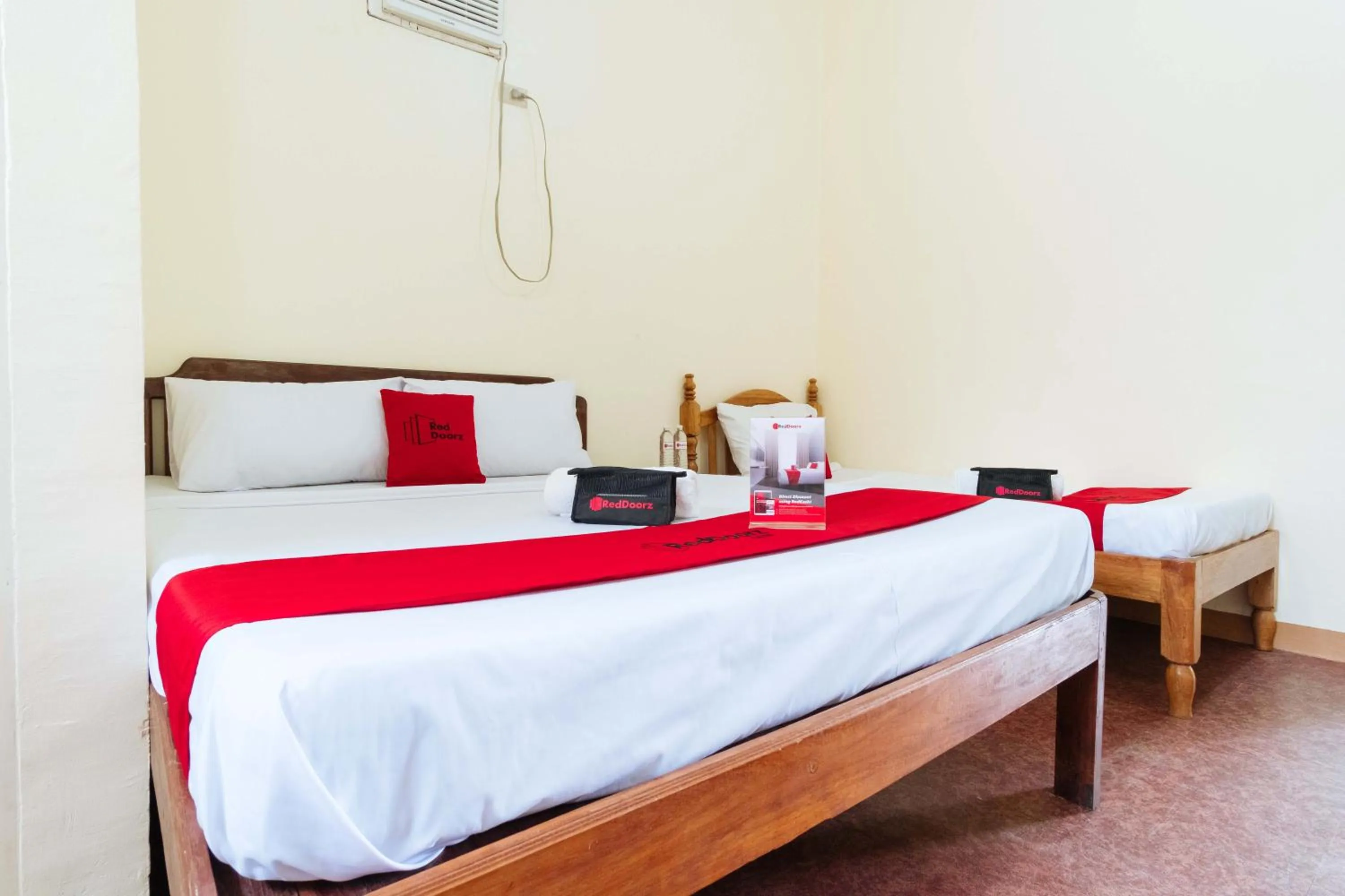 Bed in RedDoorz @ BM Road