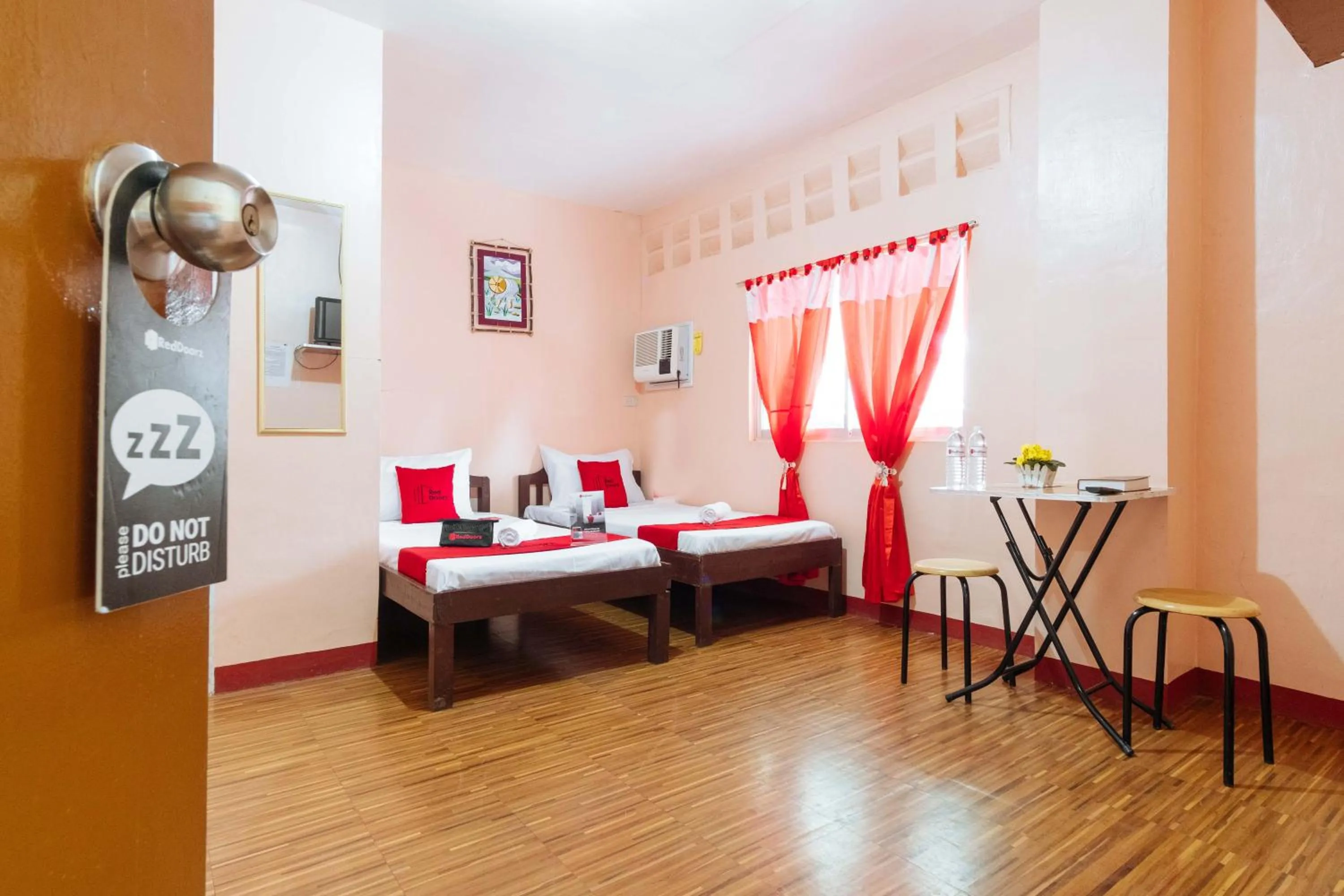 Bed, Dining Area in RedDoorz @ BM Road