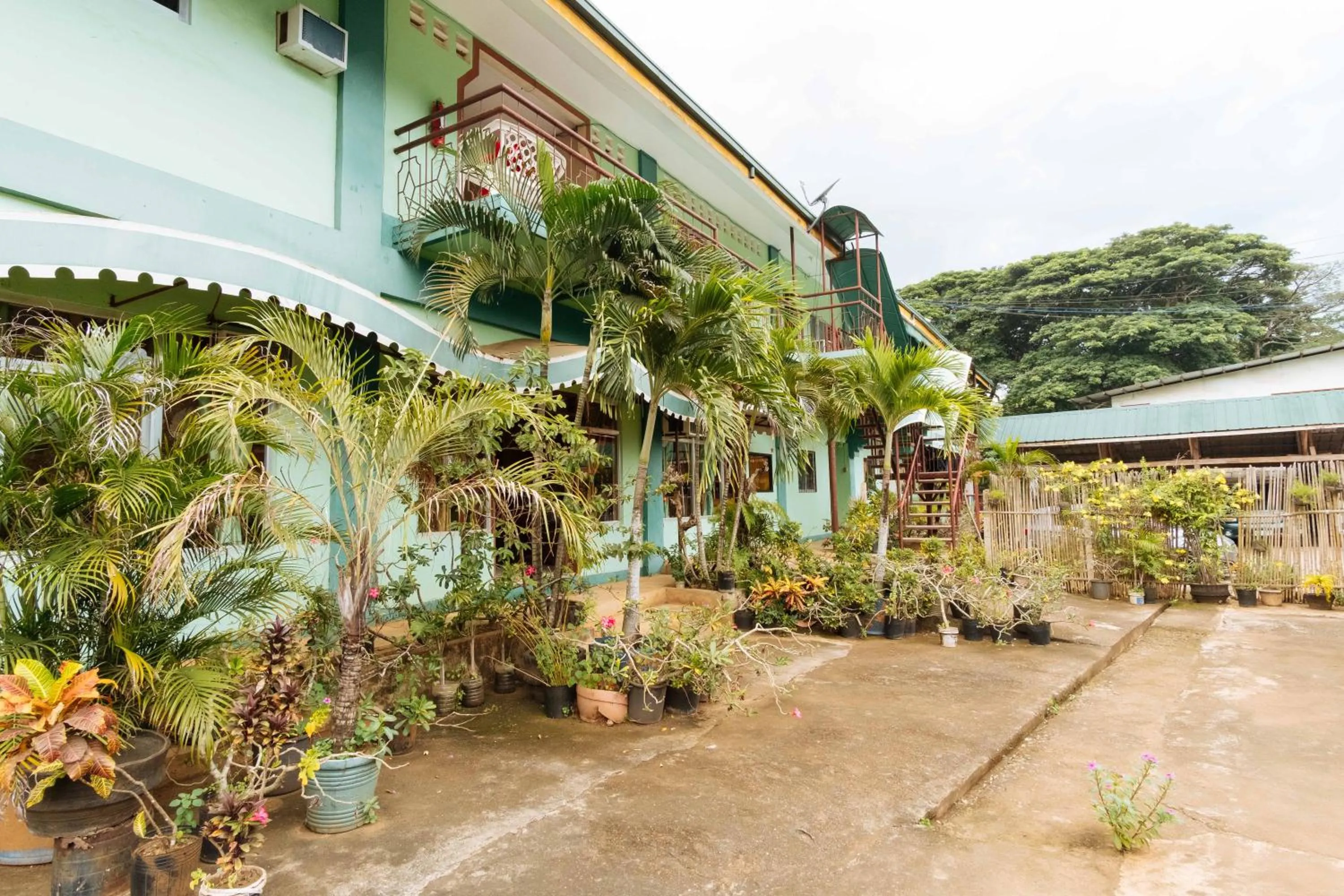 Property Building in RedDoorz @ BM Road