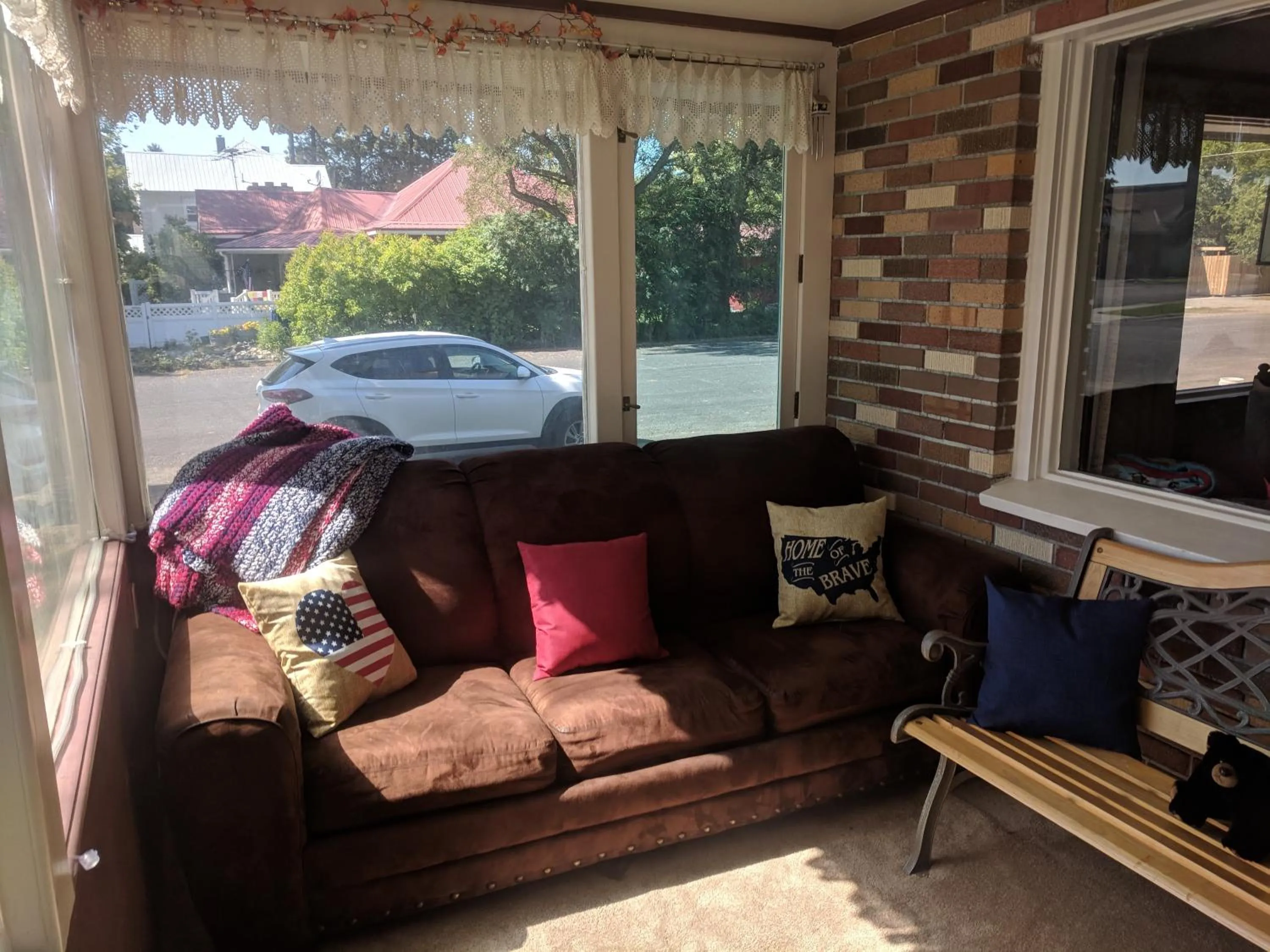 Communal lounge/ TV room in Three Bears Inn