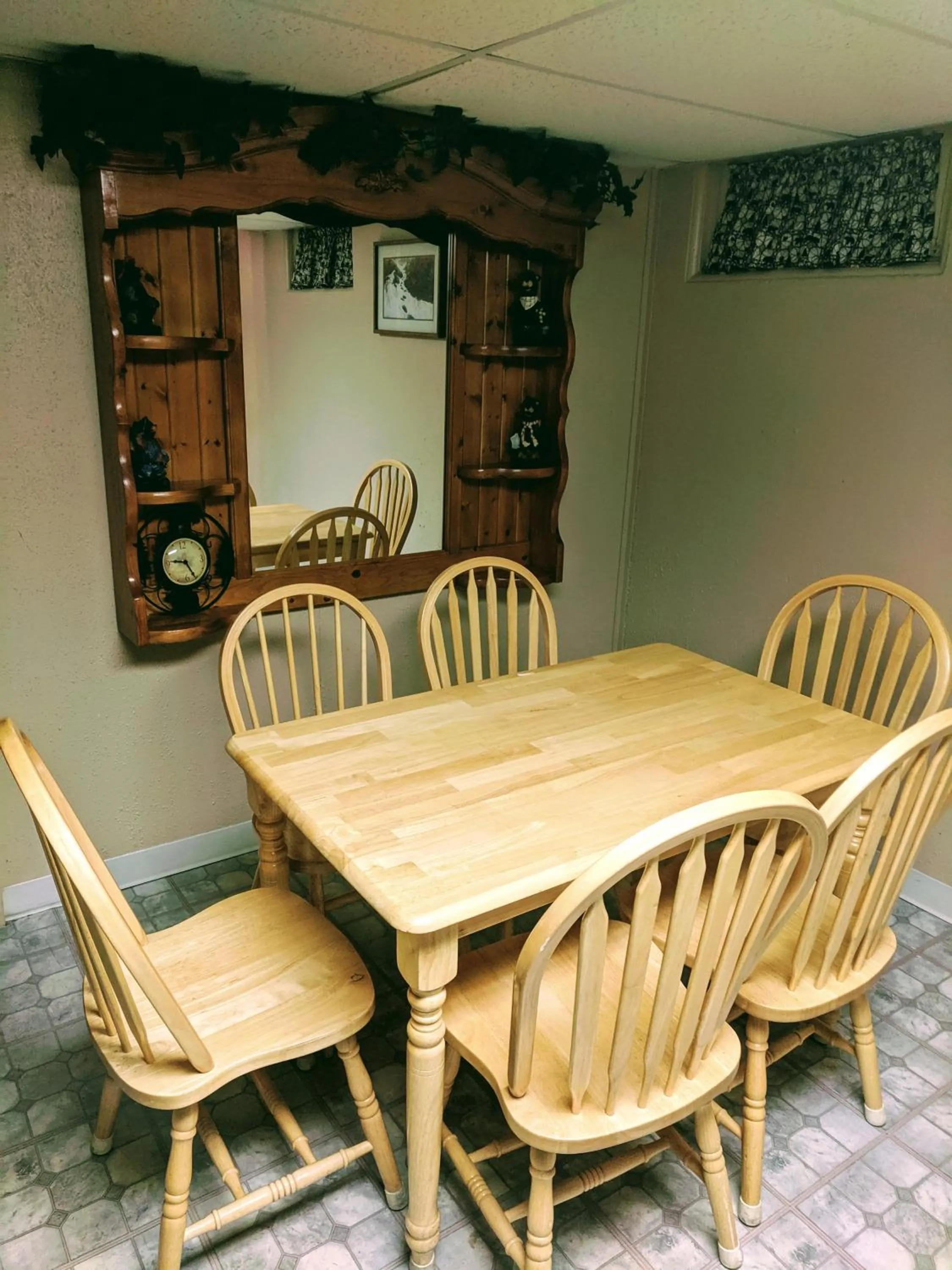 Decorative detail in Three Bears Inn