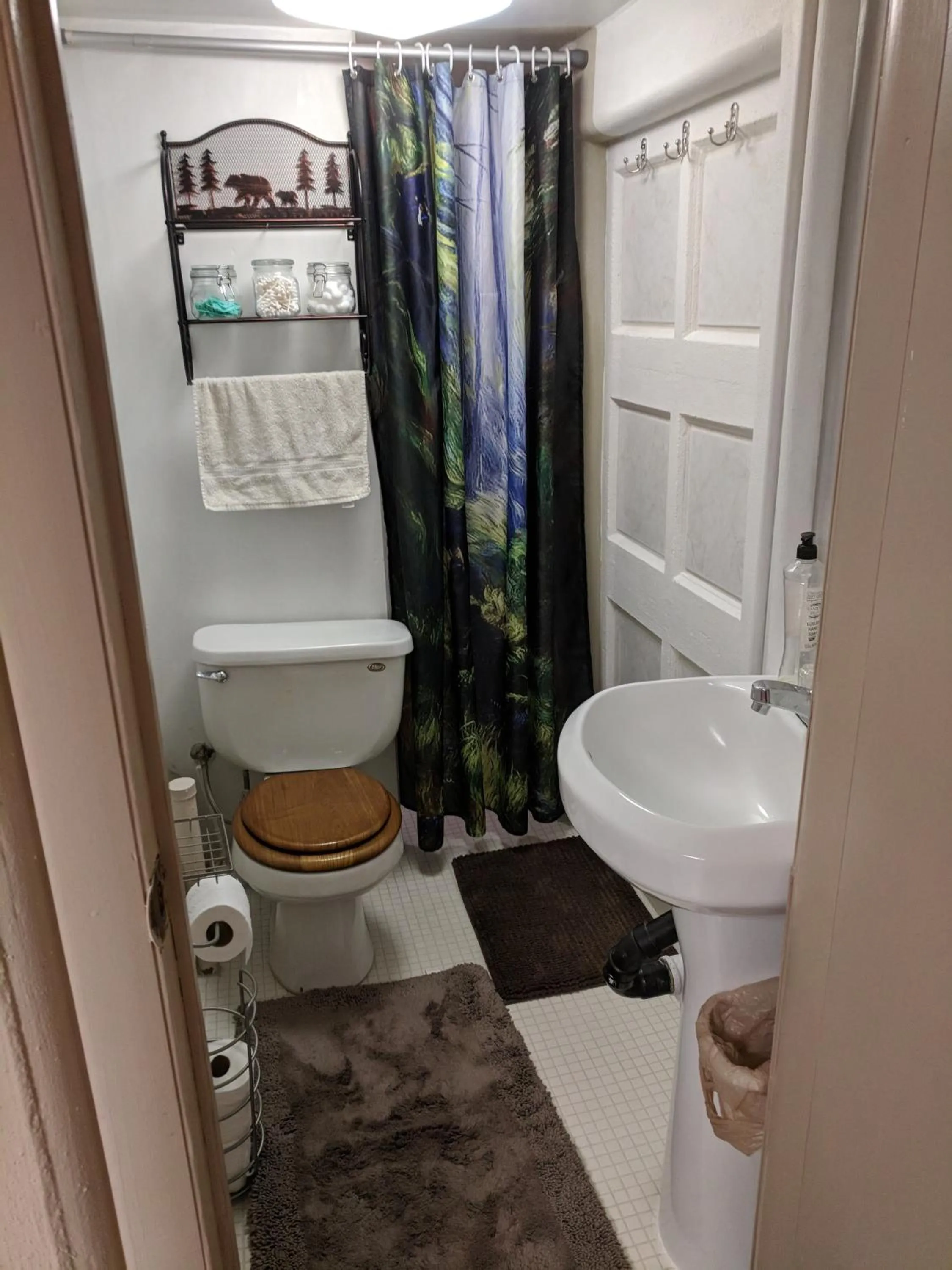 Bathroom in Three Bears Inn