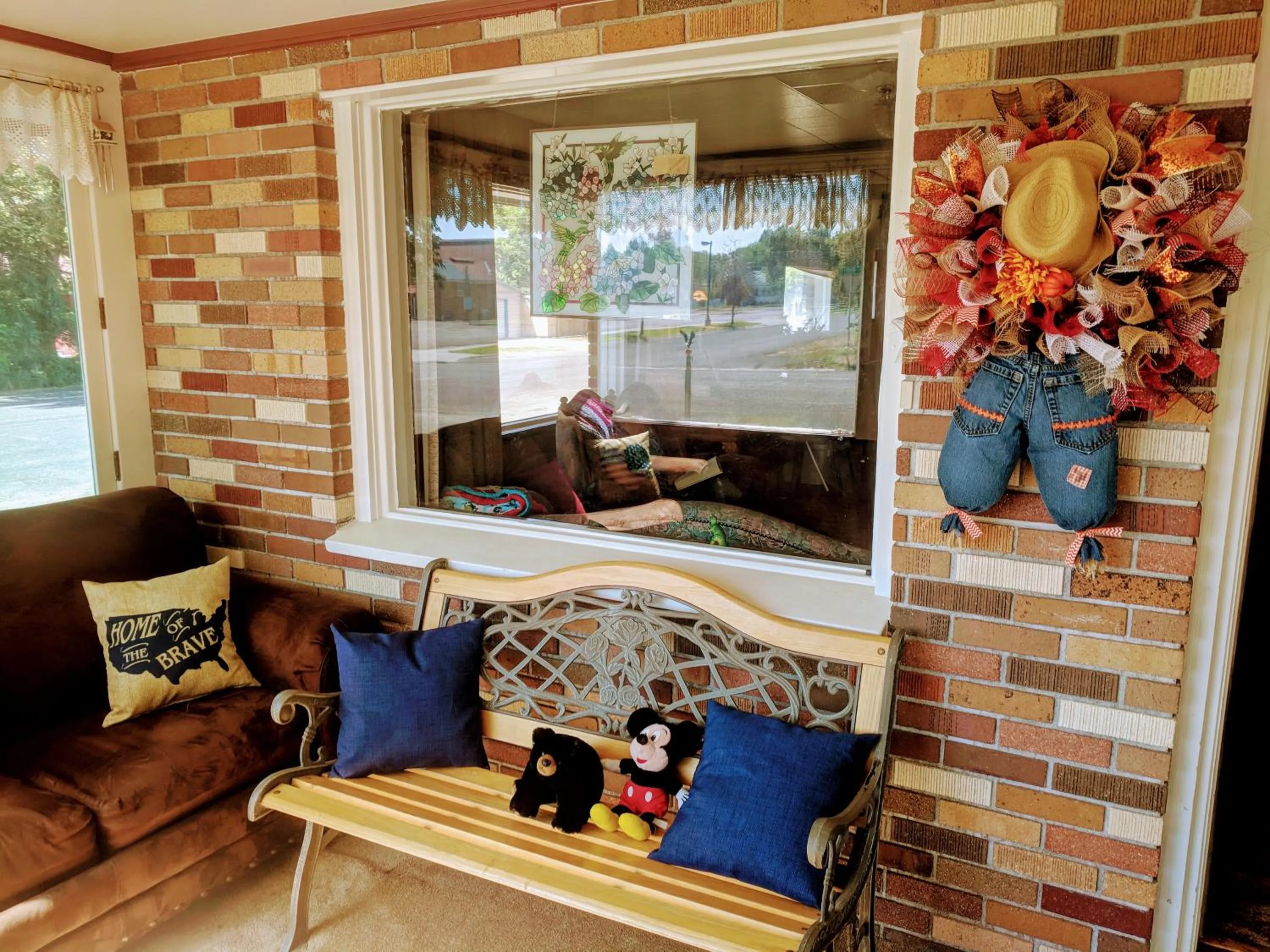 Communal lounge/ TV room in Three Bears Inn