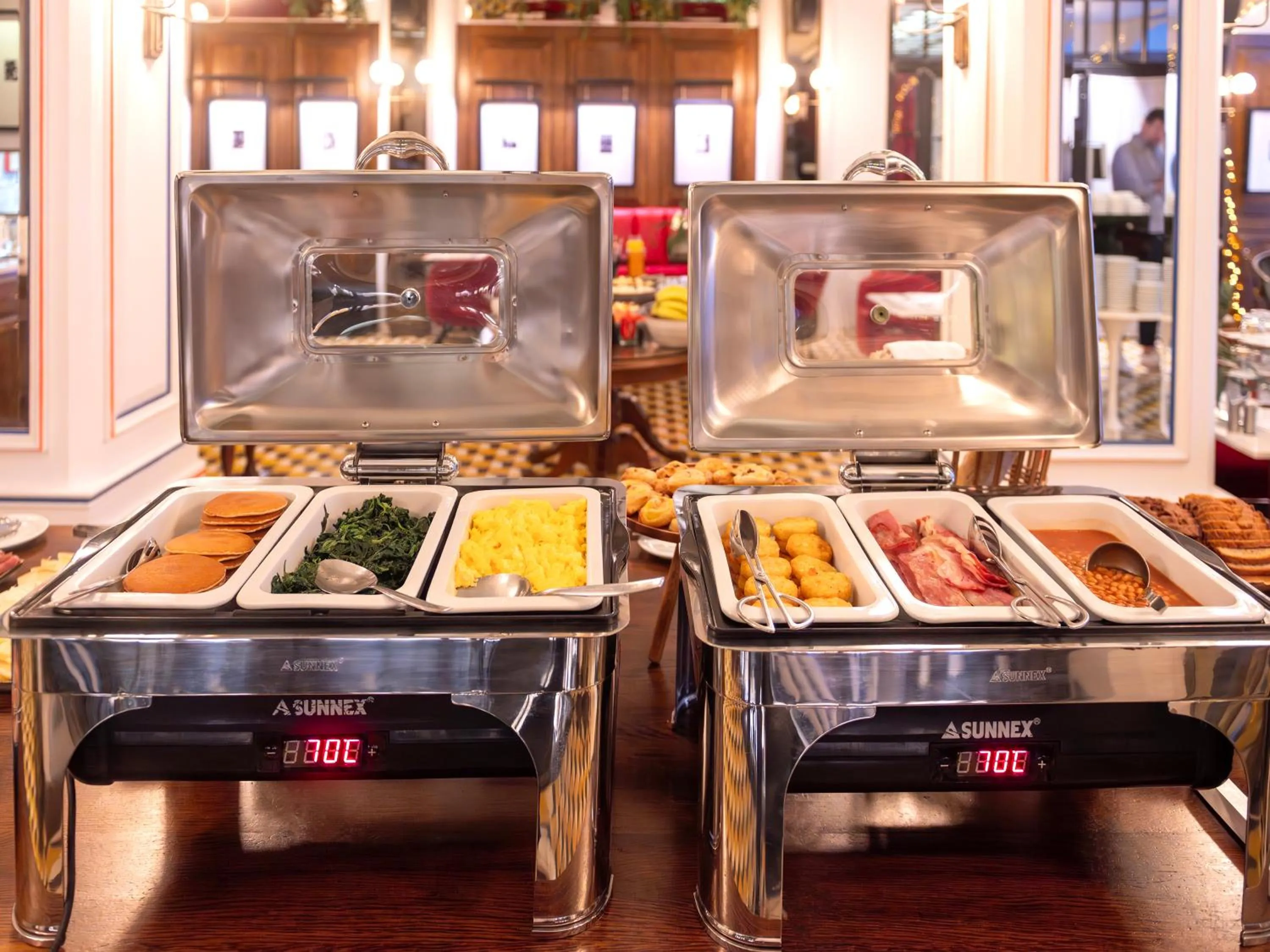 Restaurant/places to eat in Browns Downtown Hotel